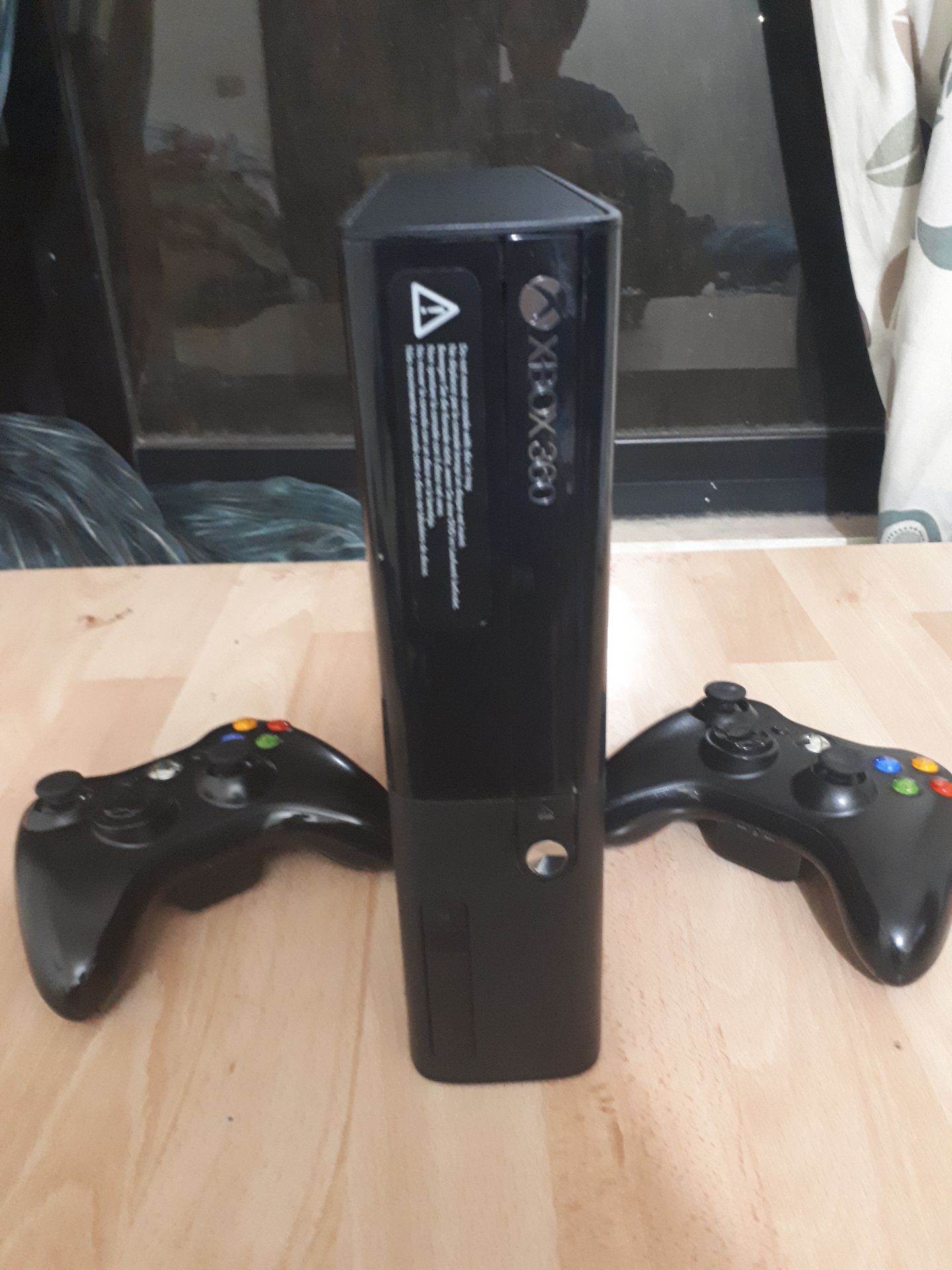 xbox 360 بحالة جيدة قابل للتفواض                                            


	 				لا تنسَ أنك شاهدت هذا الإعلان في عنكبوت            
	 				
                                اكس بوكس معا ايدتين...