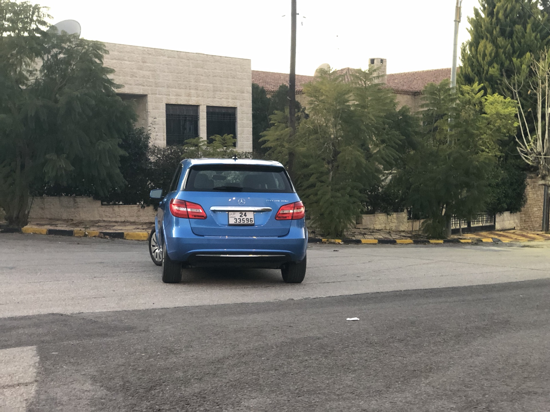 مرسيدس كهرباء Mercedes B Class
لا تنسَ أنك شاهدت هذا الإعلان في عنكبوت
B250
كهربائية
لون ازرق...