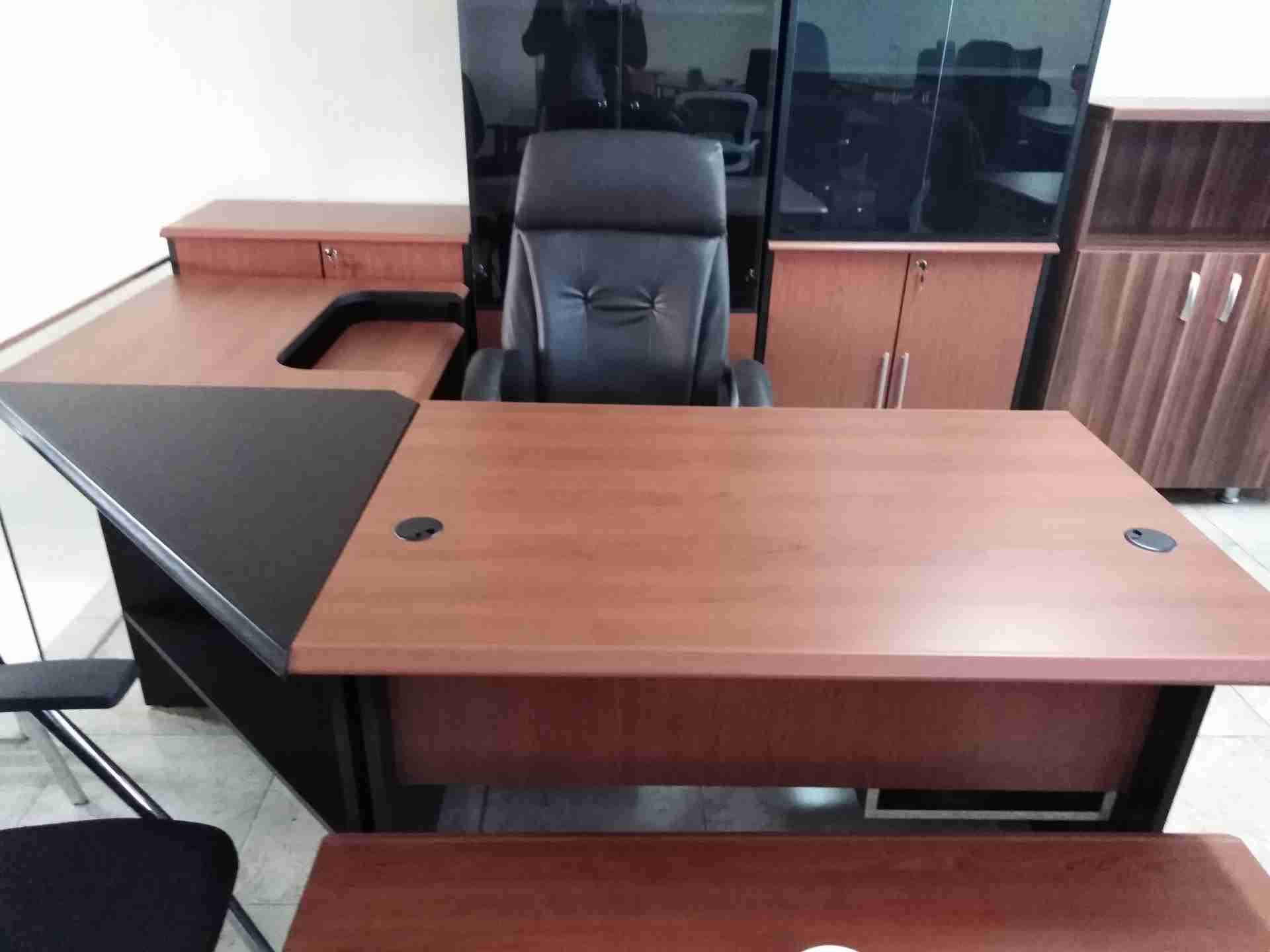 عرض الموسم مكاتب بقياسات مختلفه
لا تنسَ أنك شاهدت هذا الإعلان في عنكبوت
مكتب مليزي قياس 200س...