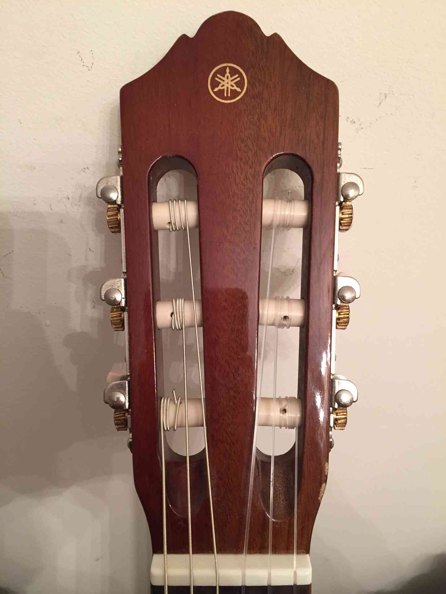 Yamaha C40 Classical guitar / جيتار ياماها كلاسيكال
لا تنسَ أنك شاهدت هذا الإعلان في عنكبوت...