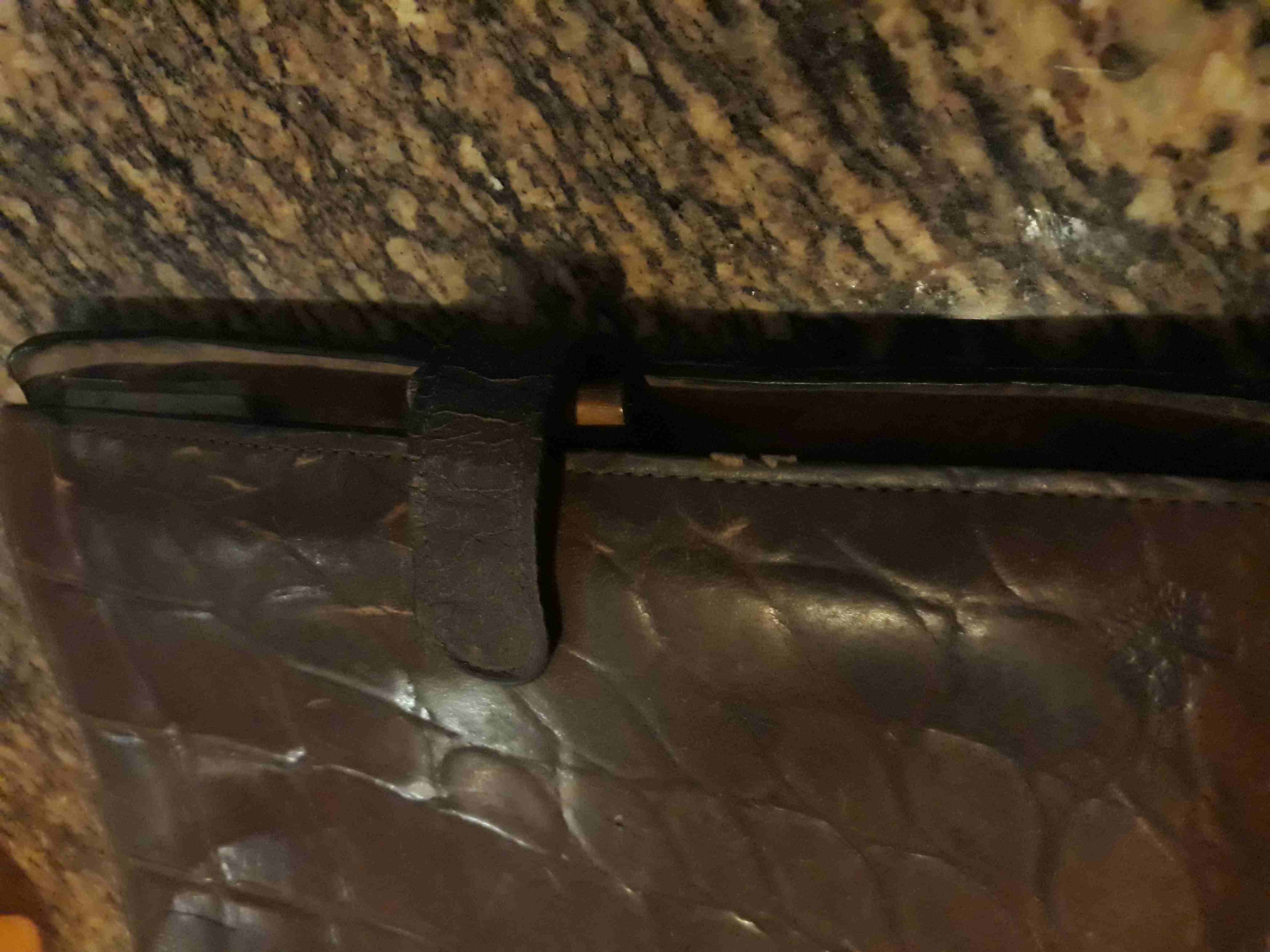 حافظة للاجندة السنوية جلد اصلي نوع Mulberry موديل 1984 صناعة انجلترا
لا تنسَ أنك شاهدت هذا الإعلان في عنكبوت...