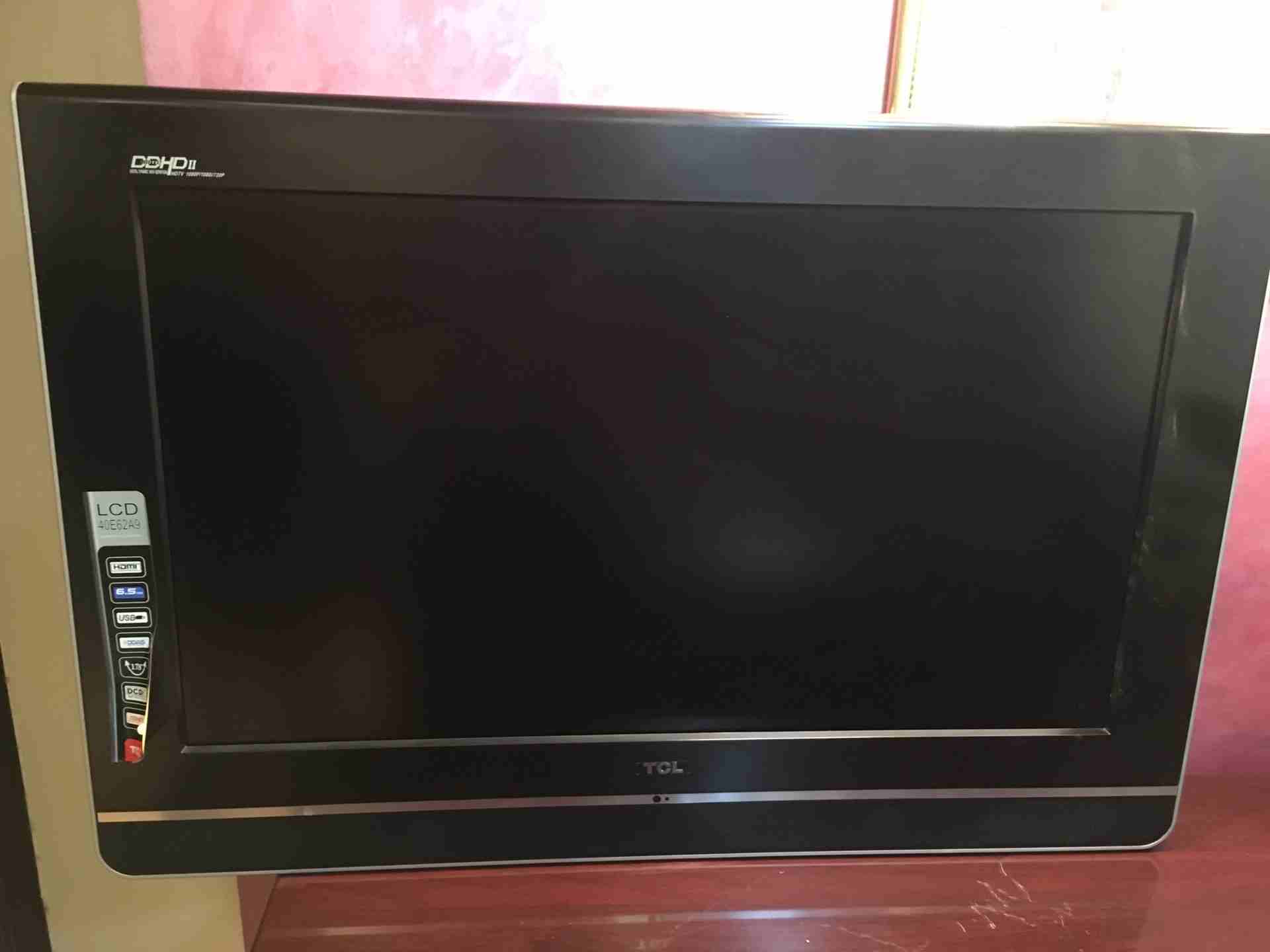 تلفزيون TCL
لا تنسَ أنك شاهدت هذا الإعلان في عنكبوت
تلفزيون TCL شبه جديد للبيع...