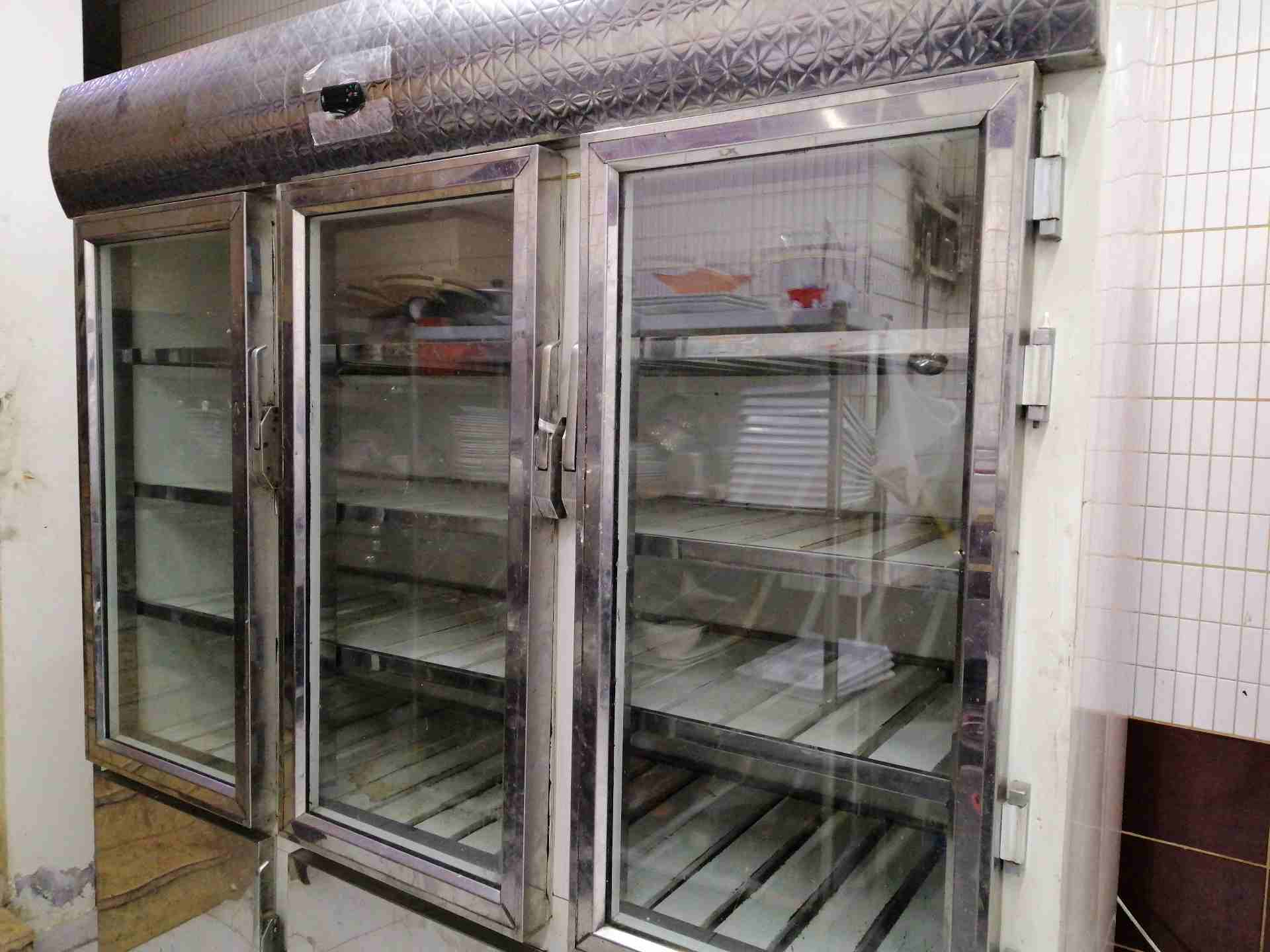 عدة مطعم بحالة ممتازة وبأسعار حارقة بداعي السفر                                            


	 				لا تنسَ أنك شاهدت هذا الإعلان في عنكبوت            
	 				
                            ثلاجة عرض...