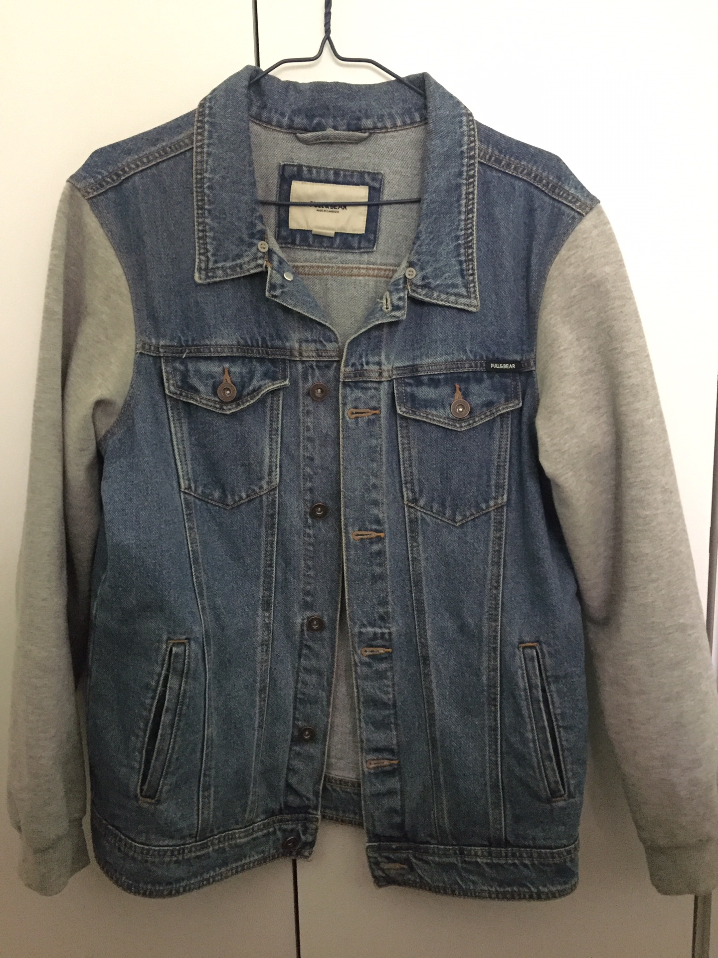 جاكيـت جينز pull&amp;bear حجم medium السعـر نهائـي : 40 دينار                                            


	 				لا تنسَ أنك شاهدت هذا الإعلان في عنكبوت...