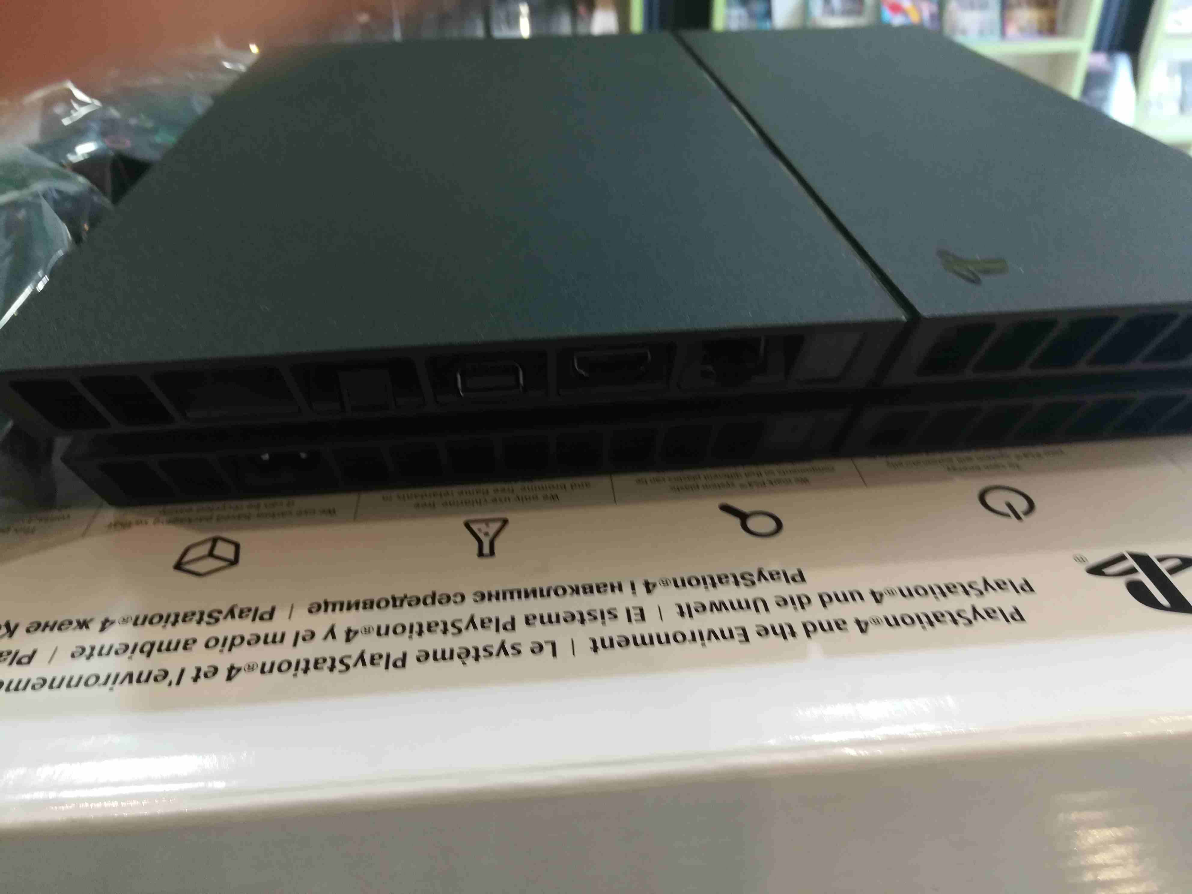 جهاز بلاستيشن 4 بحالة الجديد ps4                                            


	 				لا تنسَ أنك شاهدت هذا الإعلان في عنكبوت            
	 				
                            مع 2 يد تحكم وصلاتو وكرت...