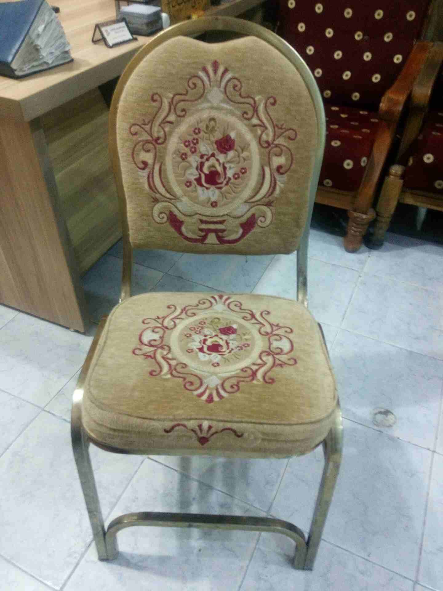 سجاد وكنب مورس مفرد  مستعمل وكراسي ذهبي للبيع                                            


	 				لا تنسَ أنك شاهدت هذا الإعلان في عنكبوت            
	 				
                            سجاد مستعمل...
