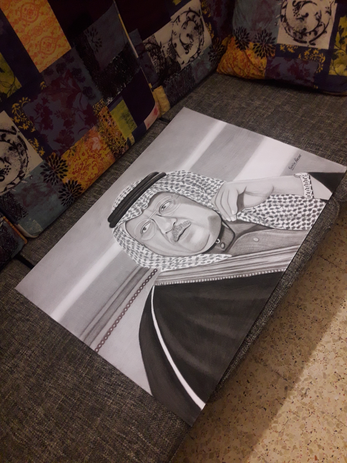 رسم شخصيات بالفحم
لا تنسَ أنك شاهدت هذا الإعلان في عنكبوت
ارسم صورتك بالفحم او صورة شخص عزيز...