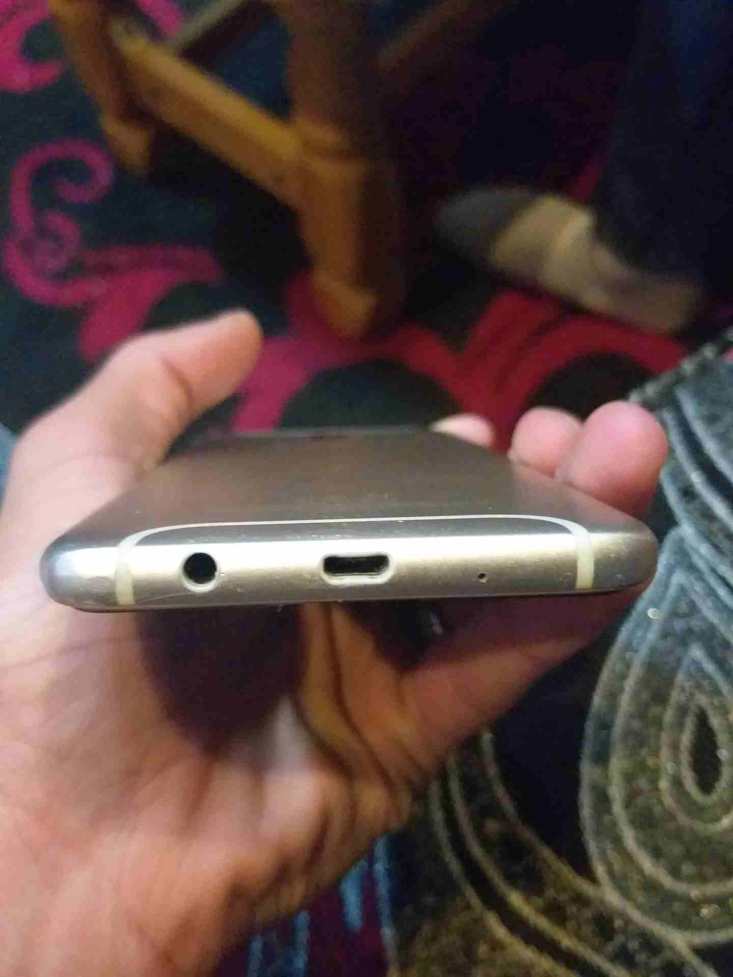 samsung j7 pro 64g
لا تنسَ أنك شاهدت هذا الإعلان في عنكبوت
الجهاز وكاله معو كرتونه وشااحن
خدوش خ...