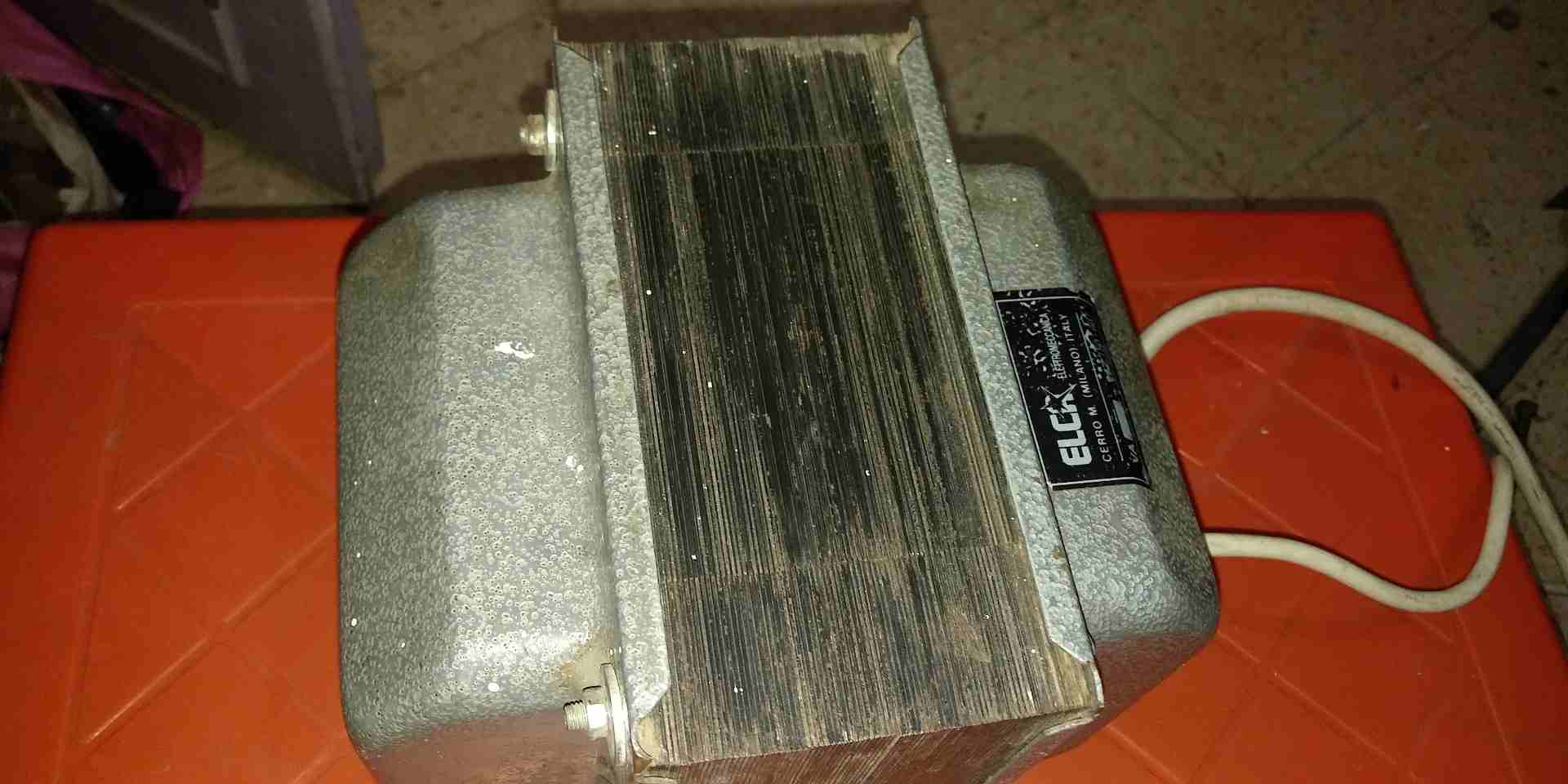 محول5000W  من220V الا 110V                                            


	 				لا تنسَ أنك شاهدت هذا الإعلان في عنكبوت            
	 				
                            محول ايطالي 5000W الوزن تقريبا...