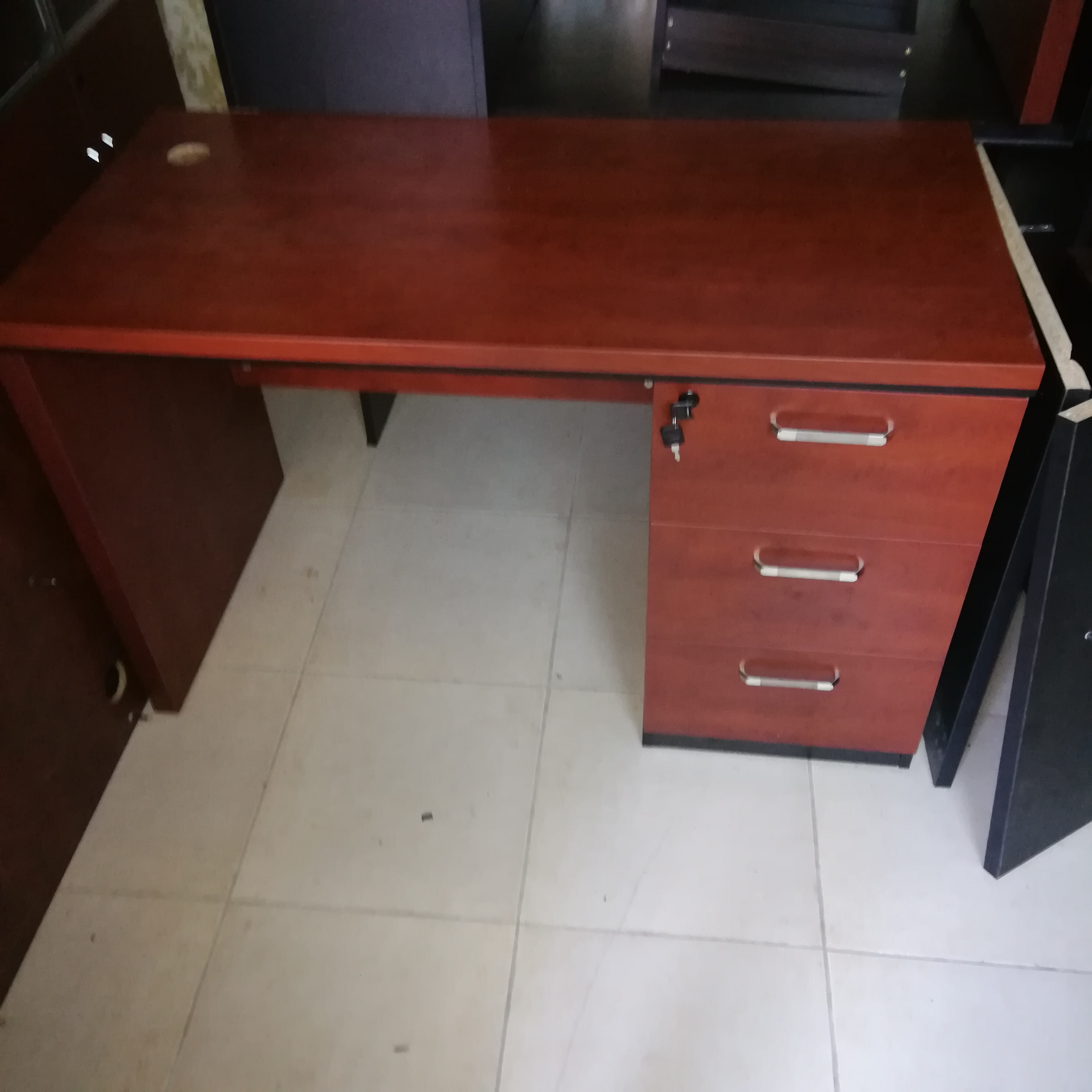 مكاتب جديده مع كراسي
لا تنسَ أنك شاهدت هذا الإعلان في عنكبوت
السعر 80...