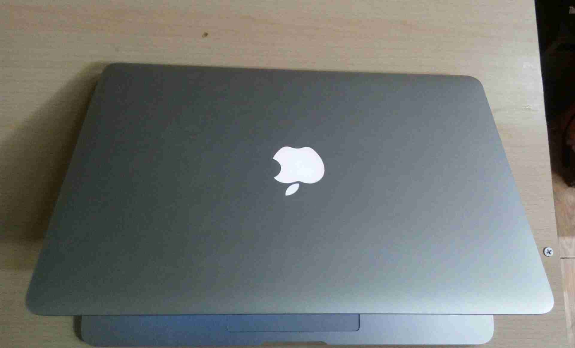 Macbook air core i5                                            


	 				لا تنسَ أنك شاهدت هذا الإعلان في عنكبوت            
	 				
                                Macbook air core i5
Hardisk 128gb...
