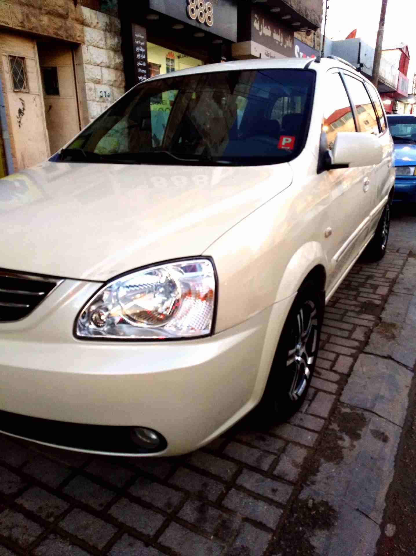 كيا كارينز                                            


	 				لا تنسَ أنك شاهدت هذا الإعلان في عنكبوت            
	 				
                            كيا كارنز 2006 
عائلية 7ركاب،لون لؤلؤي
دهان مم...