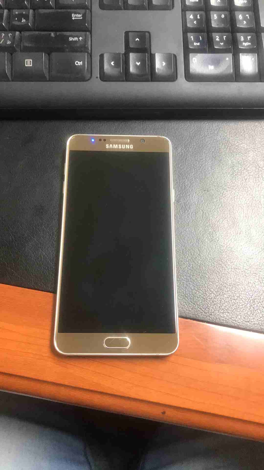 note 5 used                                            


	 				لا تنسَ أنك شاهدت هذا الإعلان في عنكبوت            
	 				
                            جهاز نضيف بس شعر خلفي فقط...