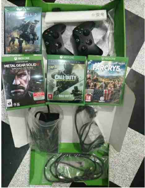 xbox One (Mint Condition wit 02 controllers   04 Games) box with all accessories                                            


	 				لا تنسَ أنك شاهدت هذا الإعلان في عنكبوت...