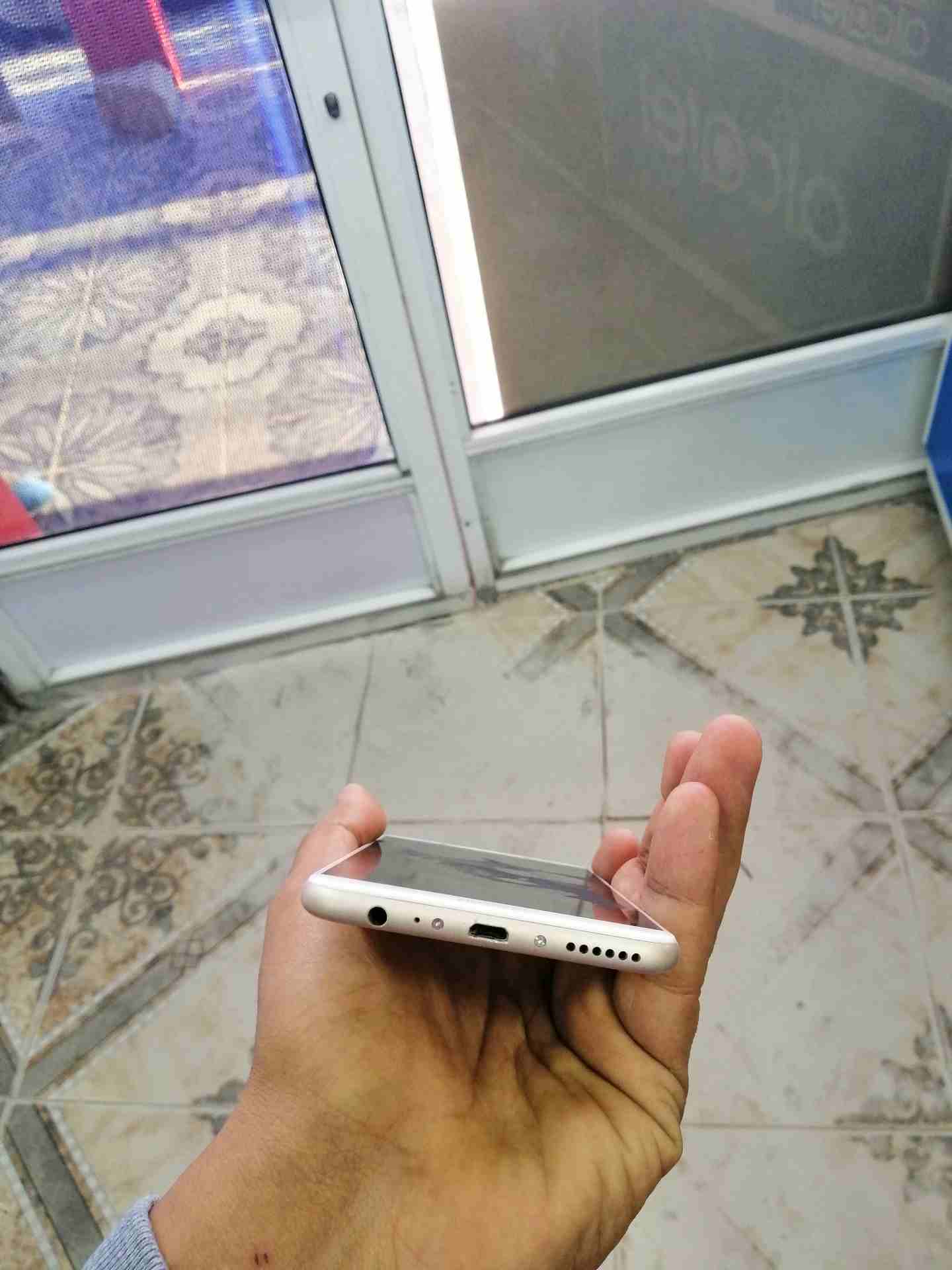 ميت 10 لايت نظيف وكاله
لا تنسَ أنك شاهدت هذا الإعلان في عنكبوت
معه كرتونته فقط الجهاز ولا نقره في...
