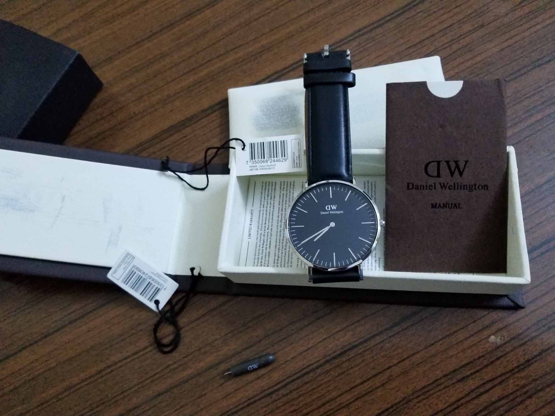 ساعة Daniel wellington
لا تنسَ أنك شاهدت هذا الإعلان في عنكبوت
ساعة Daniel Wellington اصليه...