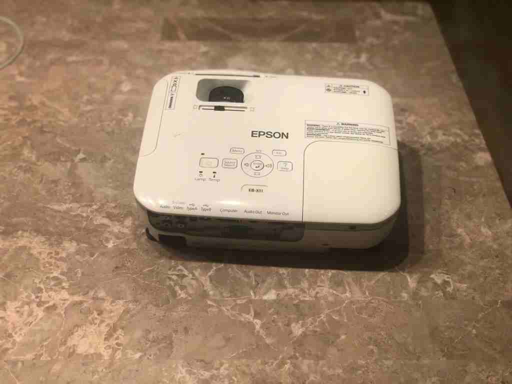Projector Epson بحالة ممتازة
لا تنسَ أنك شاهدت هذا الإعلان في عنكبوت
بروجيكتر بحالة ممتازة للبيع...