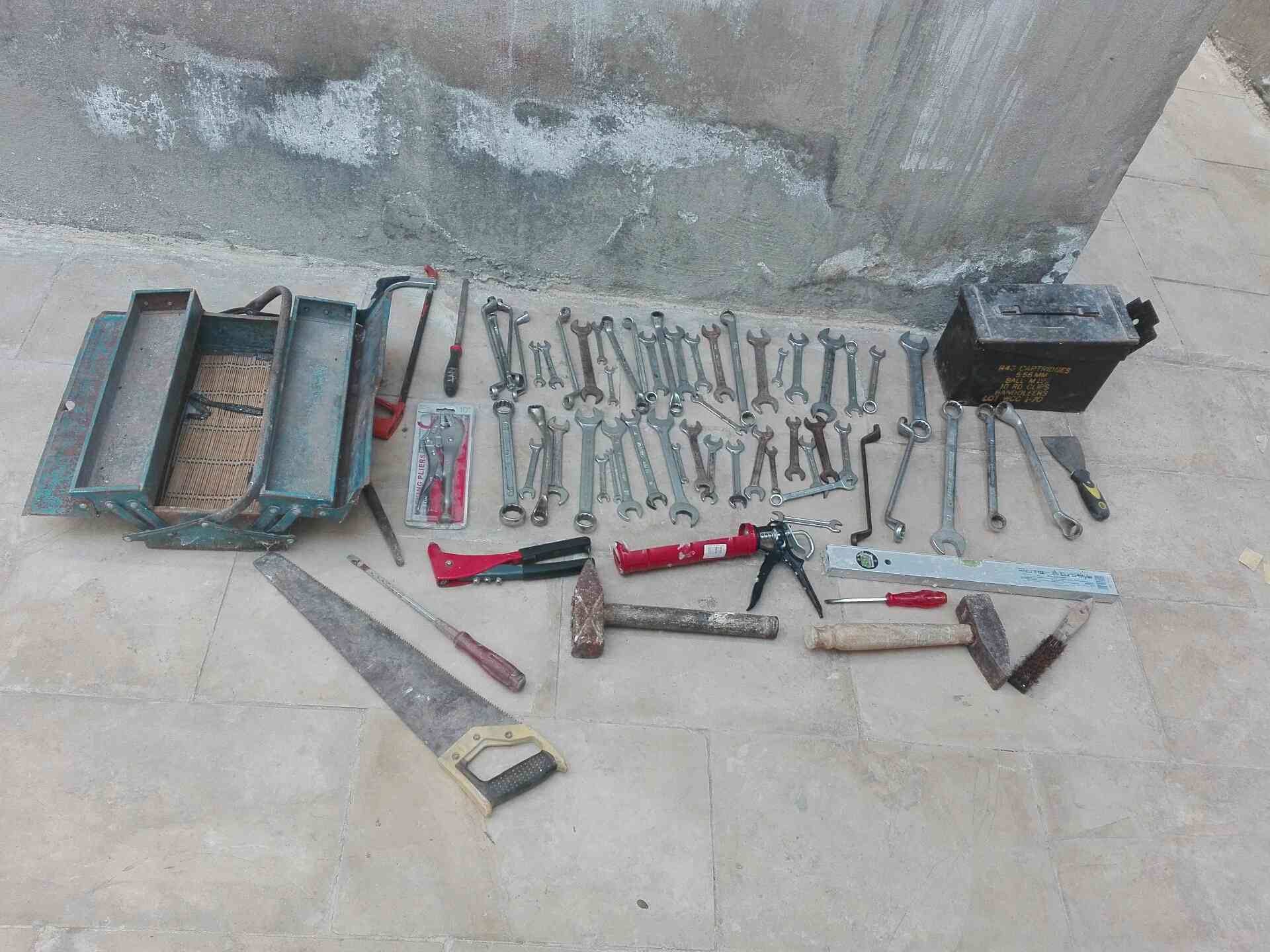 صندوقين حديد و مفاتيح وشويه عدة كما بالصور                                            


	 				لا تنسَ أنك شاهدت هذا الإعلان في عنكبوت            
	 				
                                صندوقين حد...