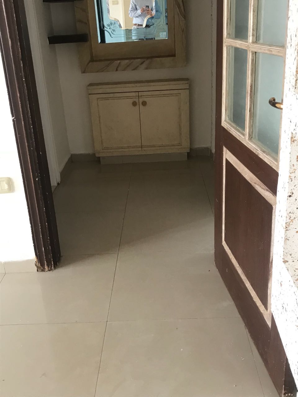 شقه في الجاردنز طابق ارضي 178
لا تنسَ أنك شاهدت هذا الإعلان في عنكبوت
منزل في الجاردنز بلقرب...