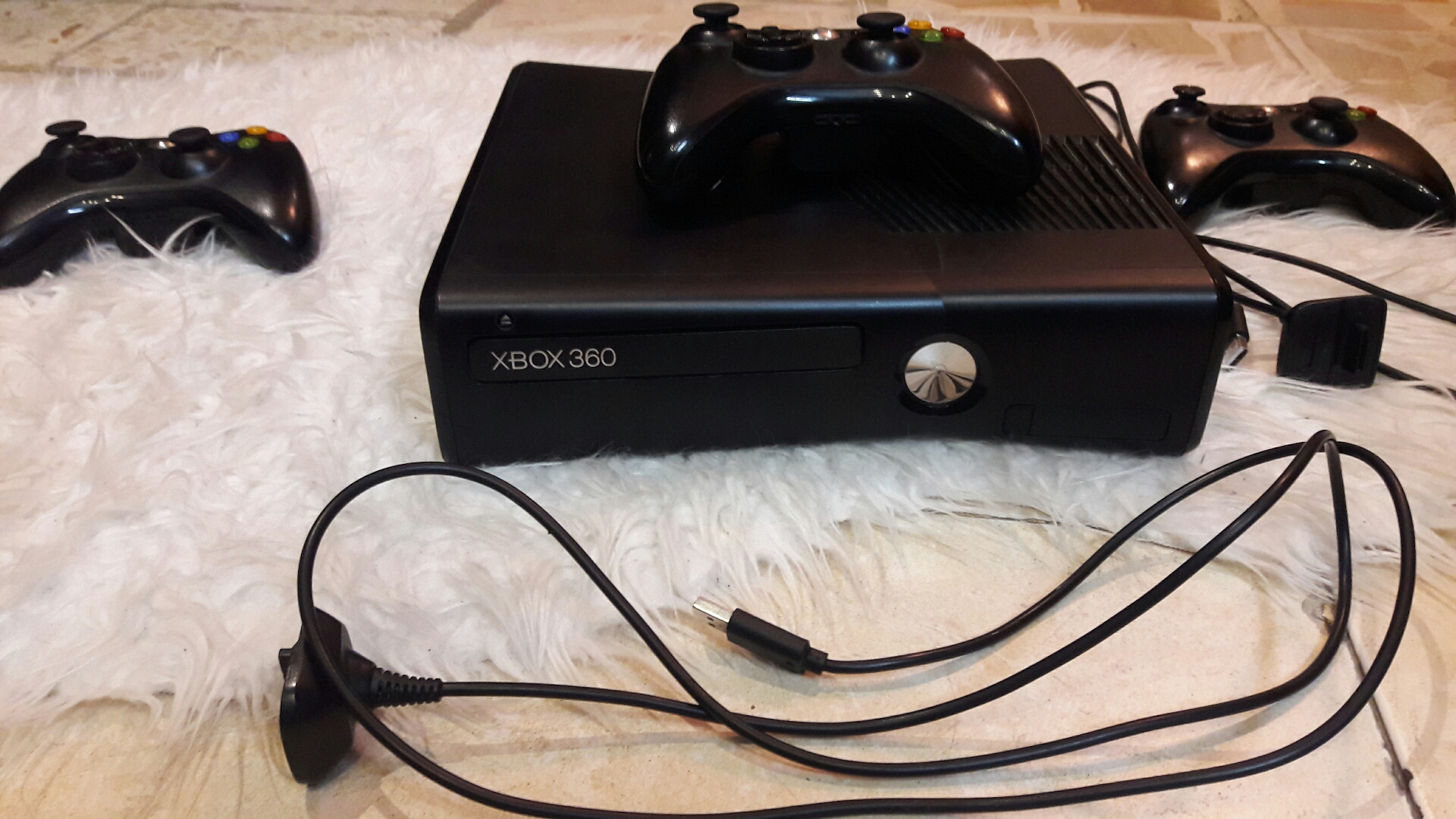 Xbox 360 للبيع
لا تنسَ أنك شاهدت هذا الإعلان في عنكبوت
للبيع اكس بوكس 360 مع 3 ايدين وشاحنين...