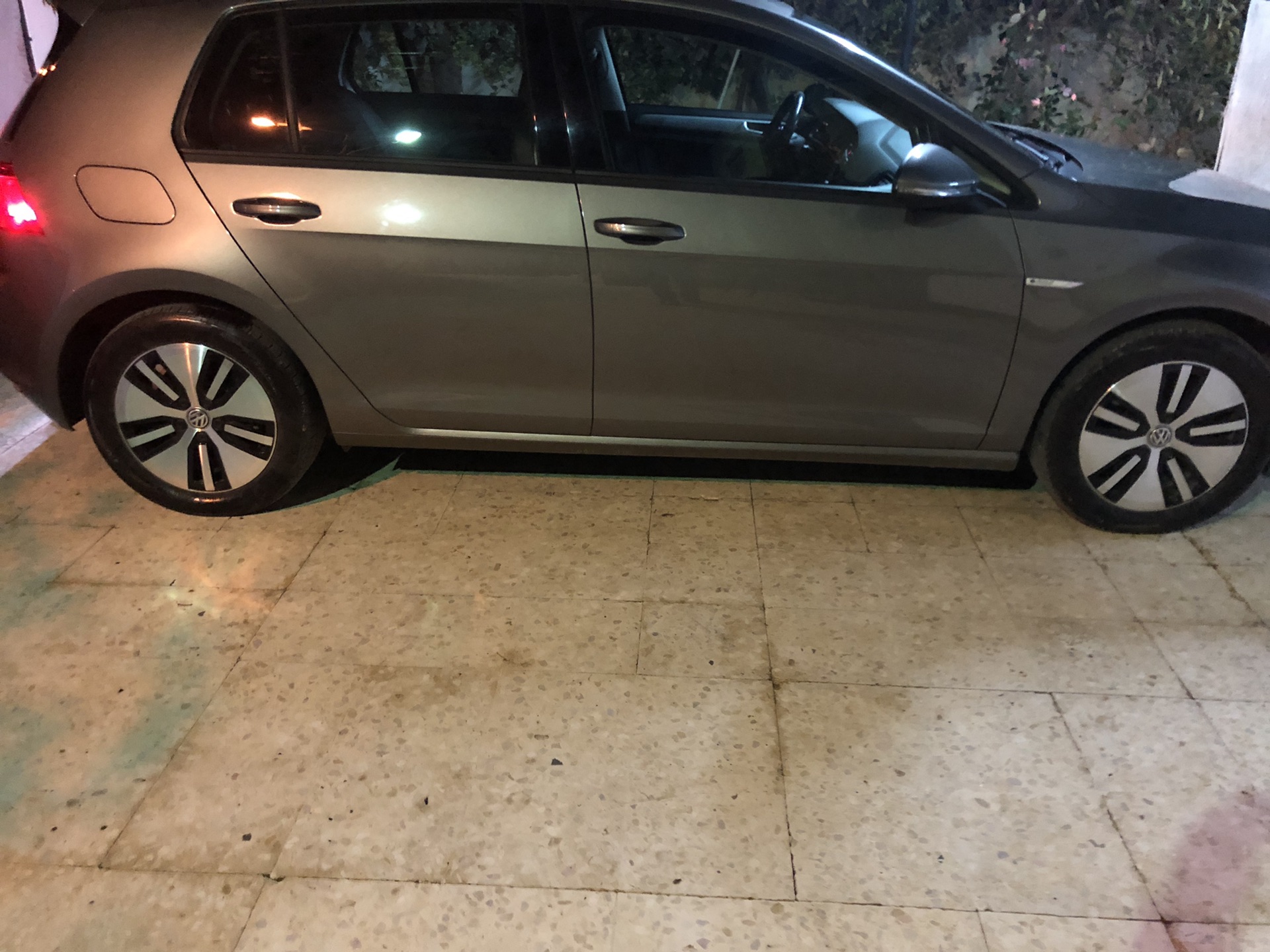 اe-golf بريميوم 2015
لا تنسَ أنك شاهدت هذا الإعلان في عنكبوت
فل كامل ماشيه 38000 ميل...