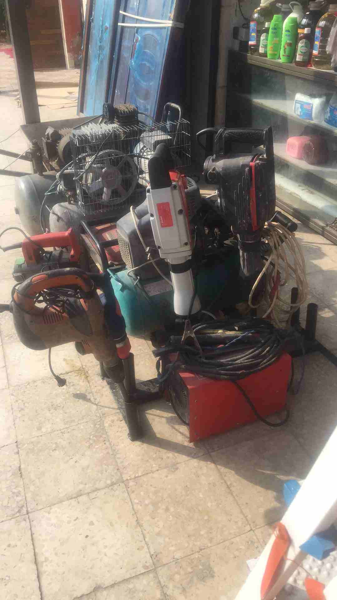 معدات صناعية للبيع وللإيجار ( جبل طارق بالقرب من أسواق طارق )                                            


	 				لا تنسَ أنك شاهدت هذا الإعلان في عنكبوت...