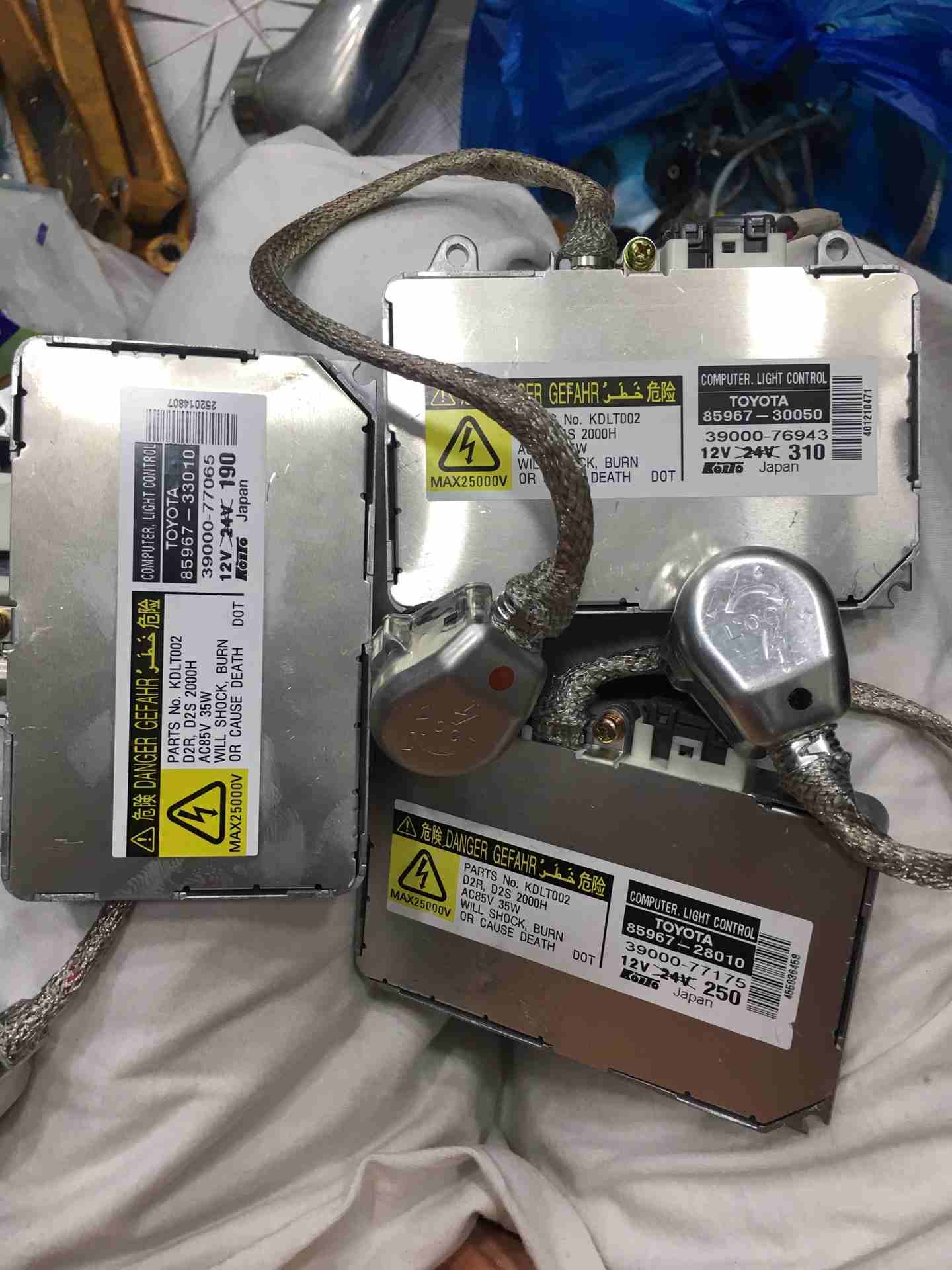 محولات زينون Xenon ياباني Denso / Koito مع لمبات أصلية
لا تنسَ أنك شاهدت هذا الإعلان في عنكبوت
وا...