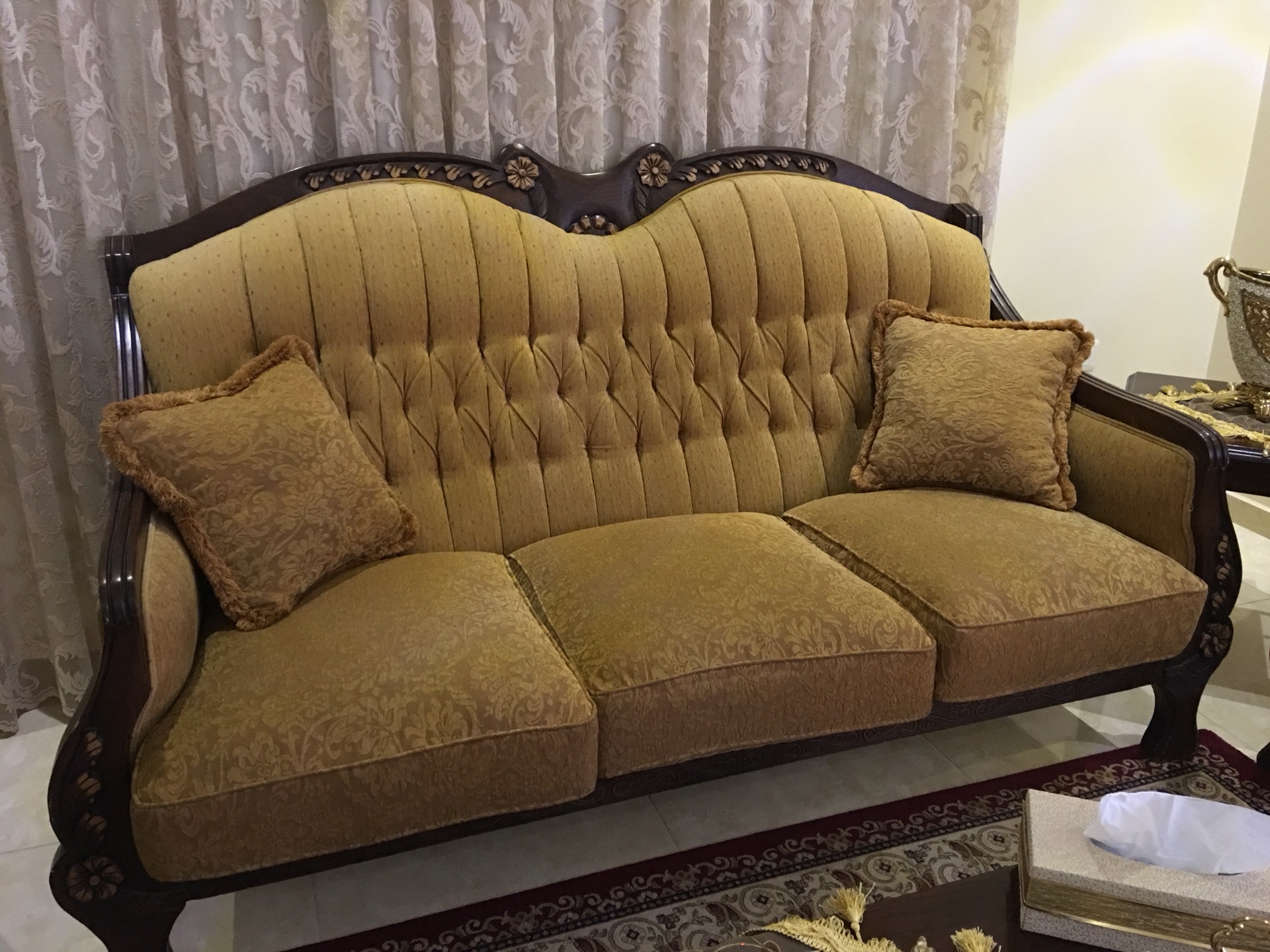 طقم كنت - غرفة ضيوف
لا تنسَ أنك شاهدت هذا الإعلان في عنكبوت
طقم كنب للبيع بحاله ممتازه...