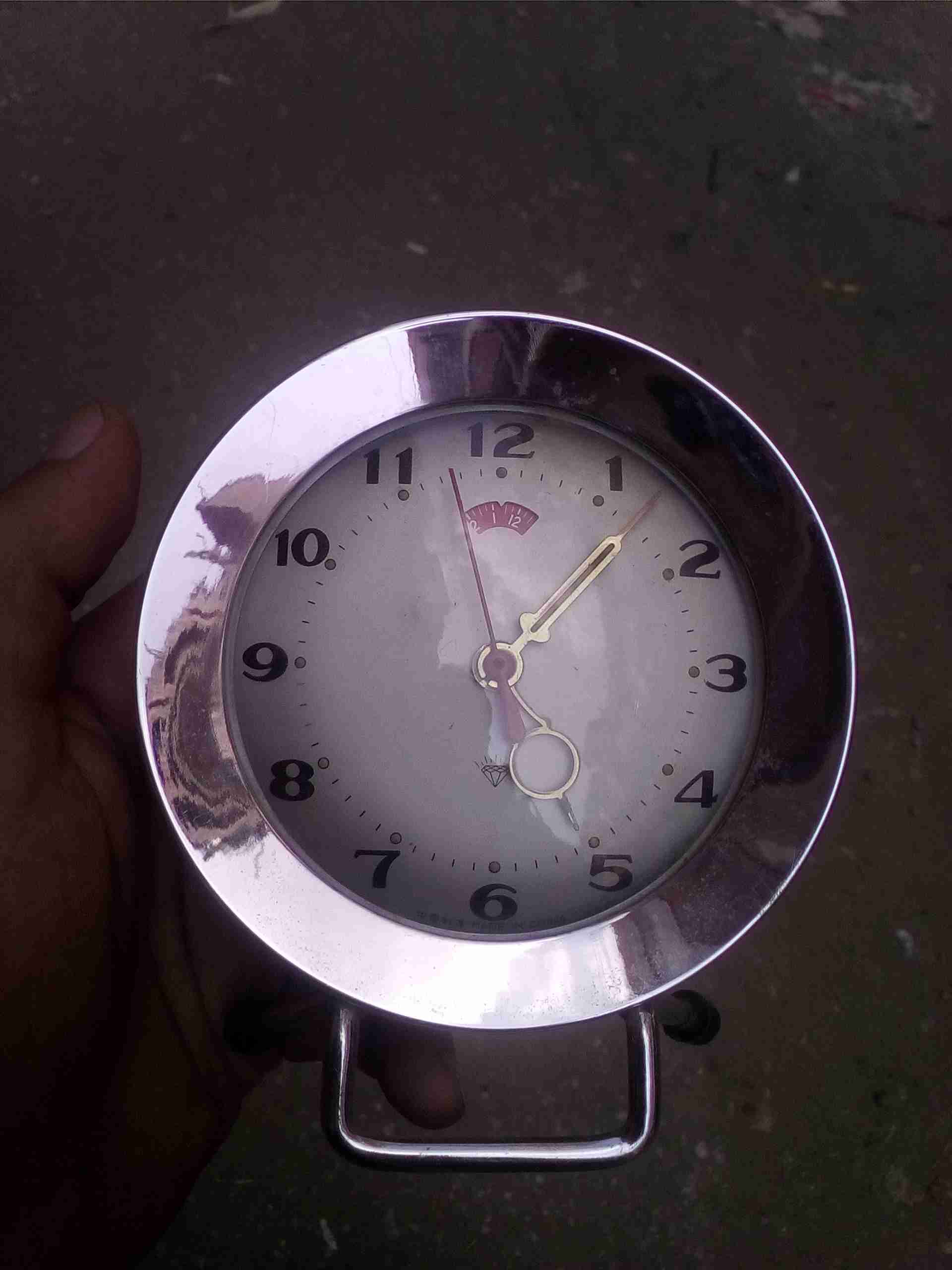 منبه قديم جدا بحاله ممتازه ملو مكنه نحاس الأصلي وارد إيطاليا                                            


	 				لا تنسَ أنك شاهدت هذا الإعلان في عنكبوت...