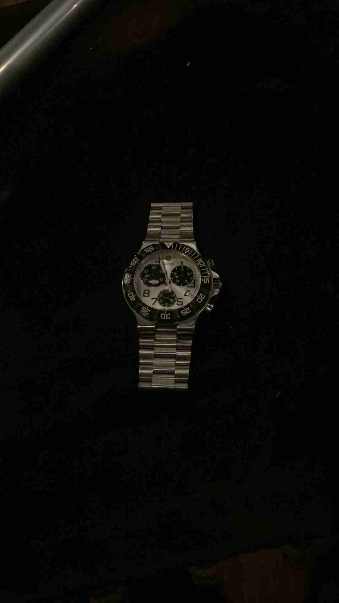 ساعة Swiss army كستك فضي
لا تنسَ أنك شاهدت هذا الإعلان في عنكبوت
ساعة Swiss army...