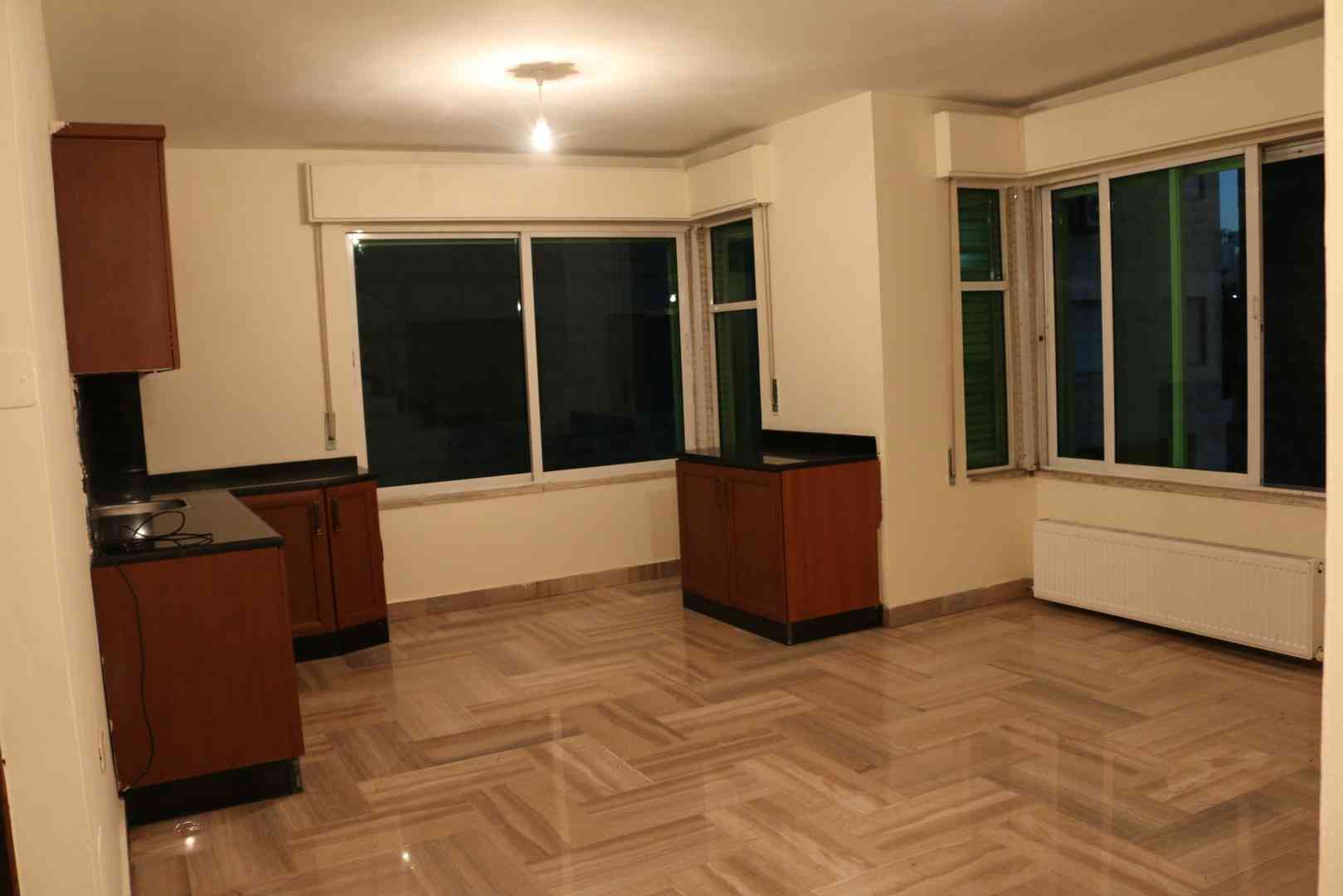 شقة ارضية دوبلكس قرب دوار عبدون للبيع بسعر مغري جدا من المالك
لا تنسَ أنك شاهدت هذا الإعلان في عنكبوت...