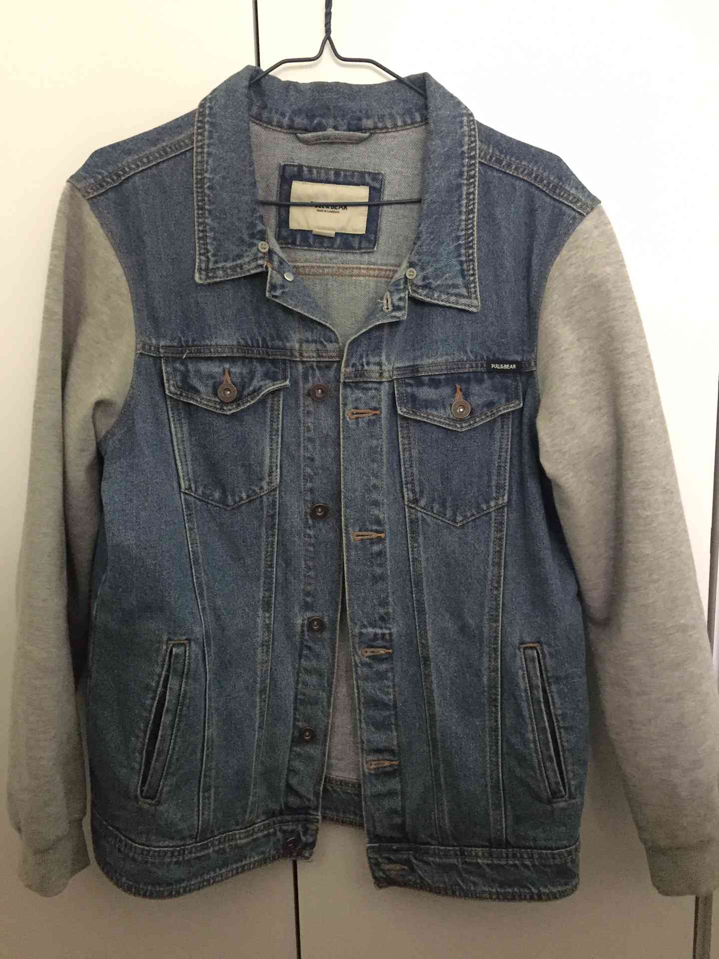 جاكيـت جينز pull&amp;bear حجم medium السعـر نهائـي : 40 دينار                                            


	 				لا تنسَ أنك شاهدت هذا الإعلان في عنكبوت...