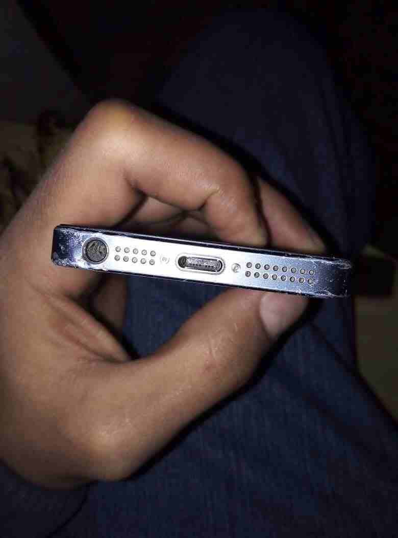 iPhone 5                                            


	 				لا تنسَ أنك شاهدت هذا الإعلان في عنكبوت            
	 				
                            الجهاز 16قيقا 
معو الشاحن بس 
طبعاً موضح بالصور...