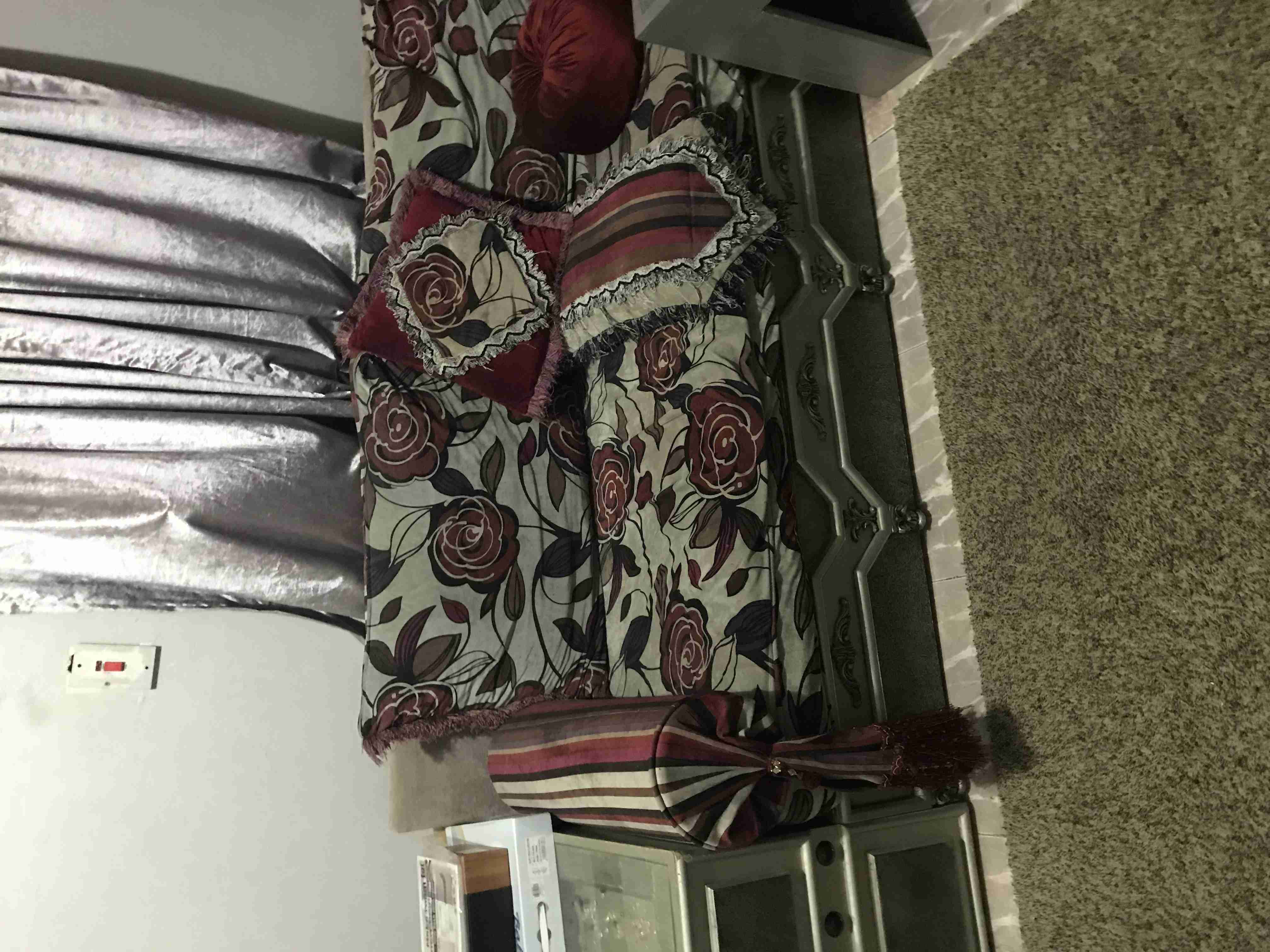 غرفه مجلس جيده الاستخدام
لا تنسَ أنك شاهدت هذا الإعلان في عنكبوت
غرفه مجلس كنبتين وطربيذه جيد...
