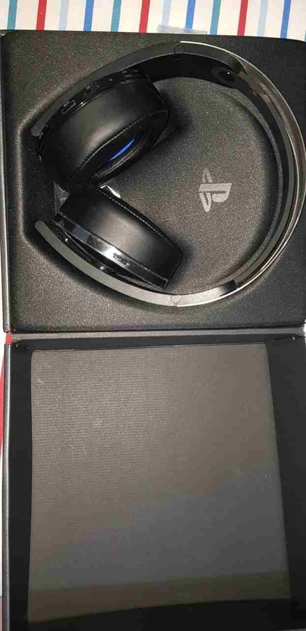 Sony PS4 Platinum Headset سماعة أعلى فئة
لا تنسَ أنك شاهدت هذا الإعلان في عنكبوت
السماعة بحالة ال...