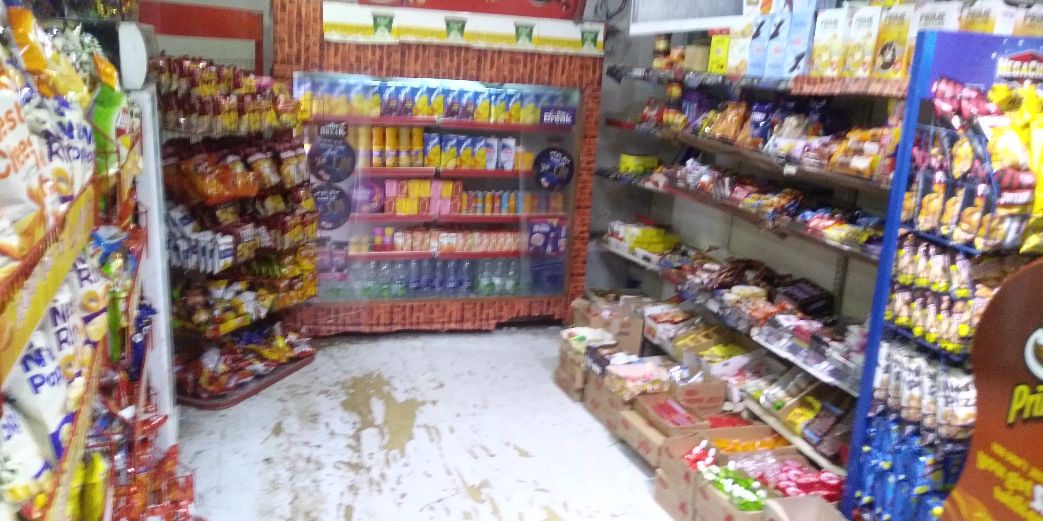 سوبر ماركت
لا تنسَ أنك شاهدت هذا الإعلان في عنكبوت
سوبر ماركت مكون من طابقين اربع واجهات. للب...