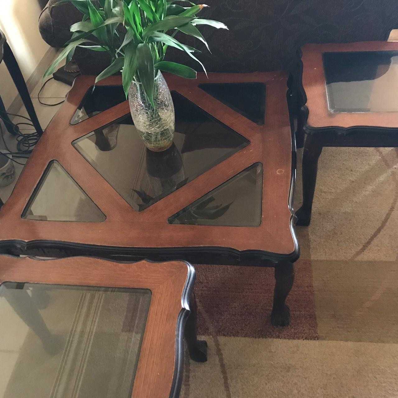 طربيزات وسط خشب بحاله جيده 1 كبير و2 صغير                                            


	 				لا تنسَ أنك شاهدت هذا الإعلان في عنكبوت            
	 				
                                طربيزات وسط...