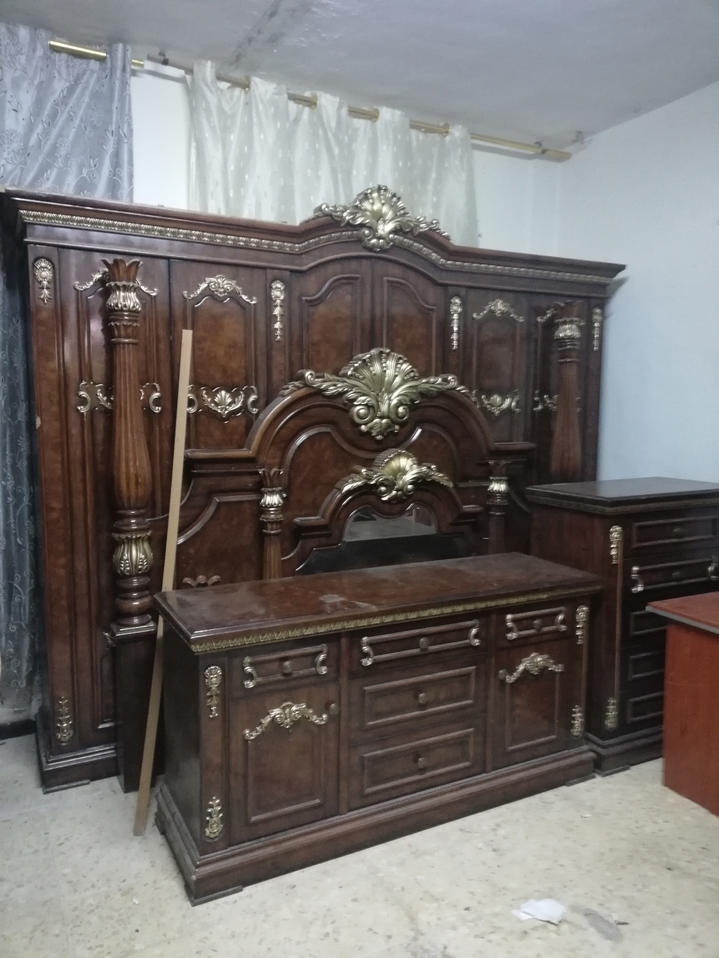 غرفه نوم خليجيه
لا تنسَ أنك شاهدت هذا الإعلان في عنكبوت
اربد شارع البتراء معرض الكويت...