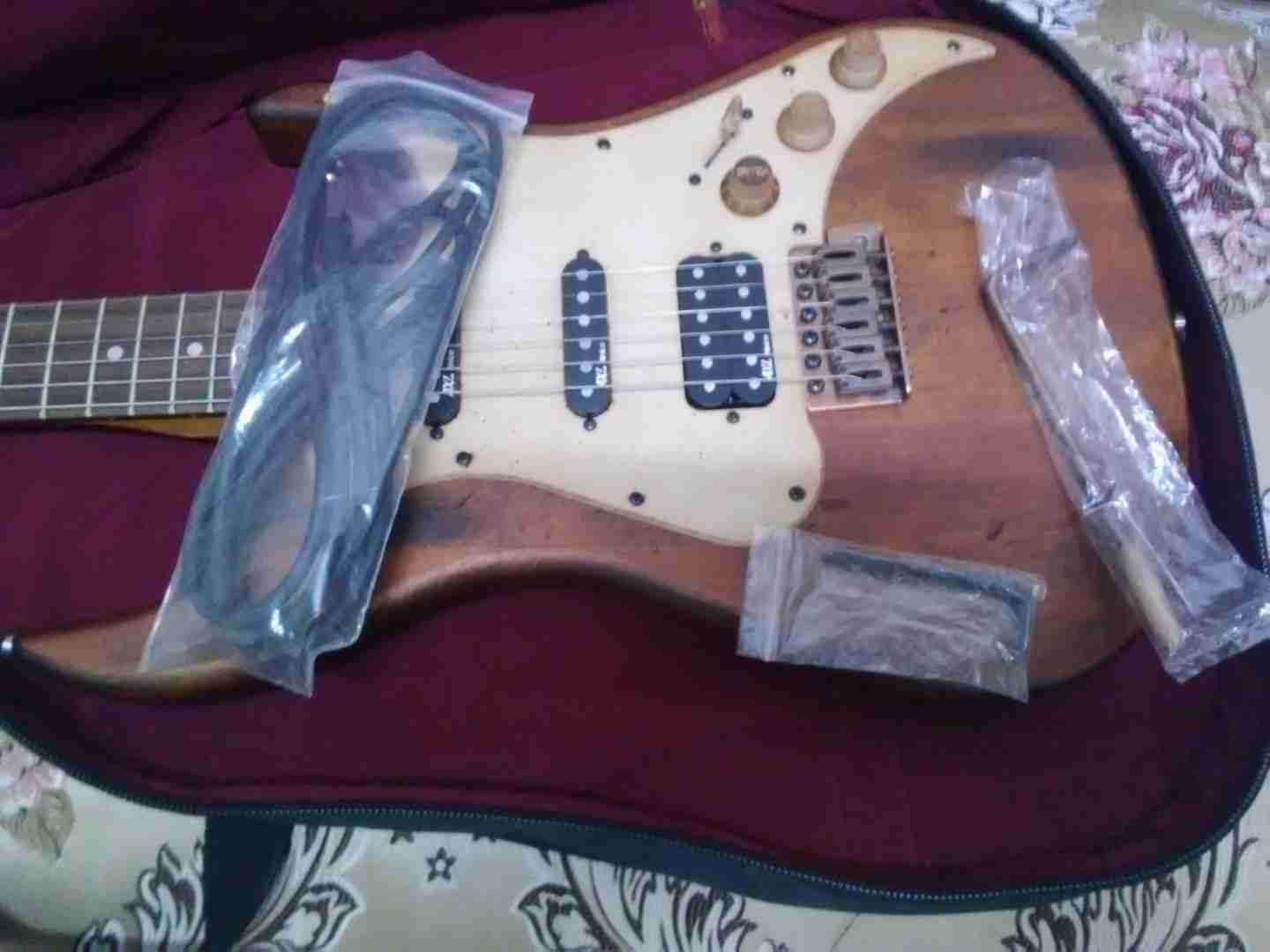 Axl Badwater Sro Guitar                                            


	 				لا تنسَ أنك شاهدت هذا الإعلان في عنكبوت            
	 				
                                جيتار Axl Badwater Sro صيني م...