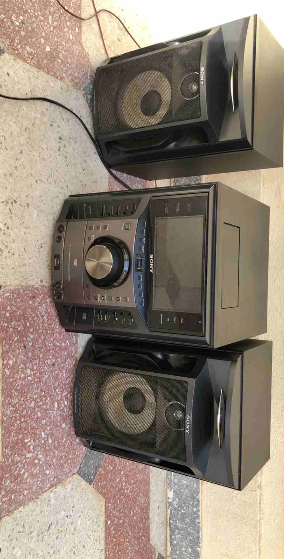 مكبرات صوت ماركة سوني                                            


	 				لا تنسَ أنك شاهدت هذا الإعلان في عنكبوت            
	 				
                            المكبرات شغالة يشغل DVD وCD وكاسيت...