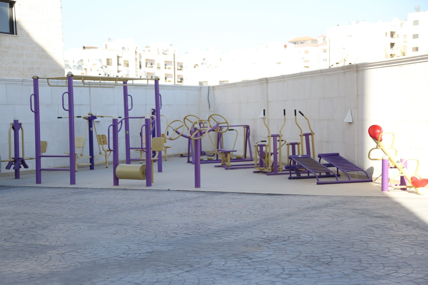 وسترن جيت لشقق BR 3 نوم المفروشه Furnished Apt بدير غبار عمانWestern Gate Compound
لا تنسَ أنك شاهدت هذا الإعلان في عنكبوت...