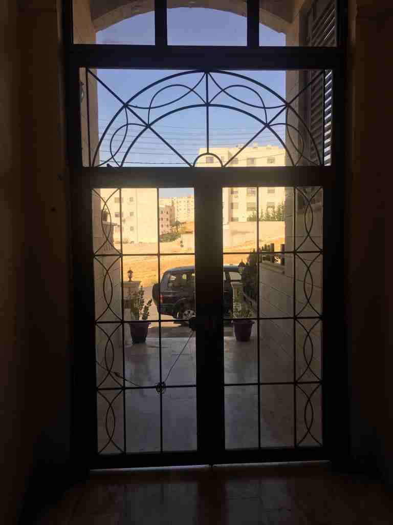 شقة فاخرة مميزة للبيع خلدا
لا تنسَ أنك شاهدت هذا الإعلان في عنكبوت
تقع في اجمل مواقع خلدا وبالقرب...