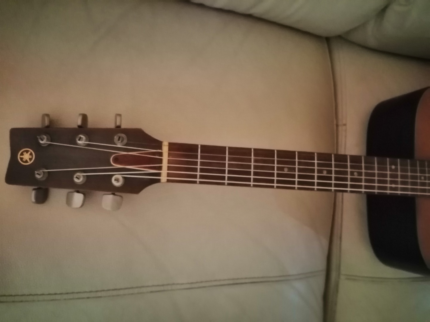 ياماها جيتار اكوستيك Guitar Yamaha Acoustic 1970
لا تنسَ أنك شاهدت هذا الإعلان في عنكبوت
جيتا...