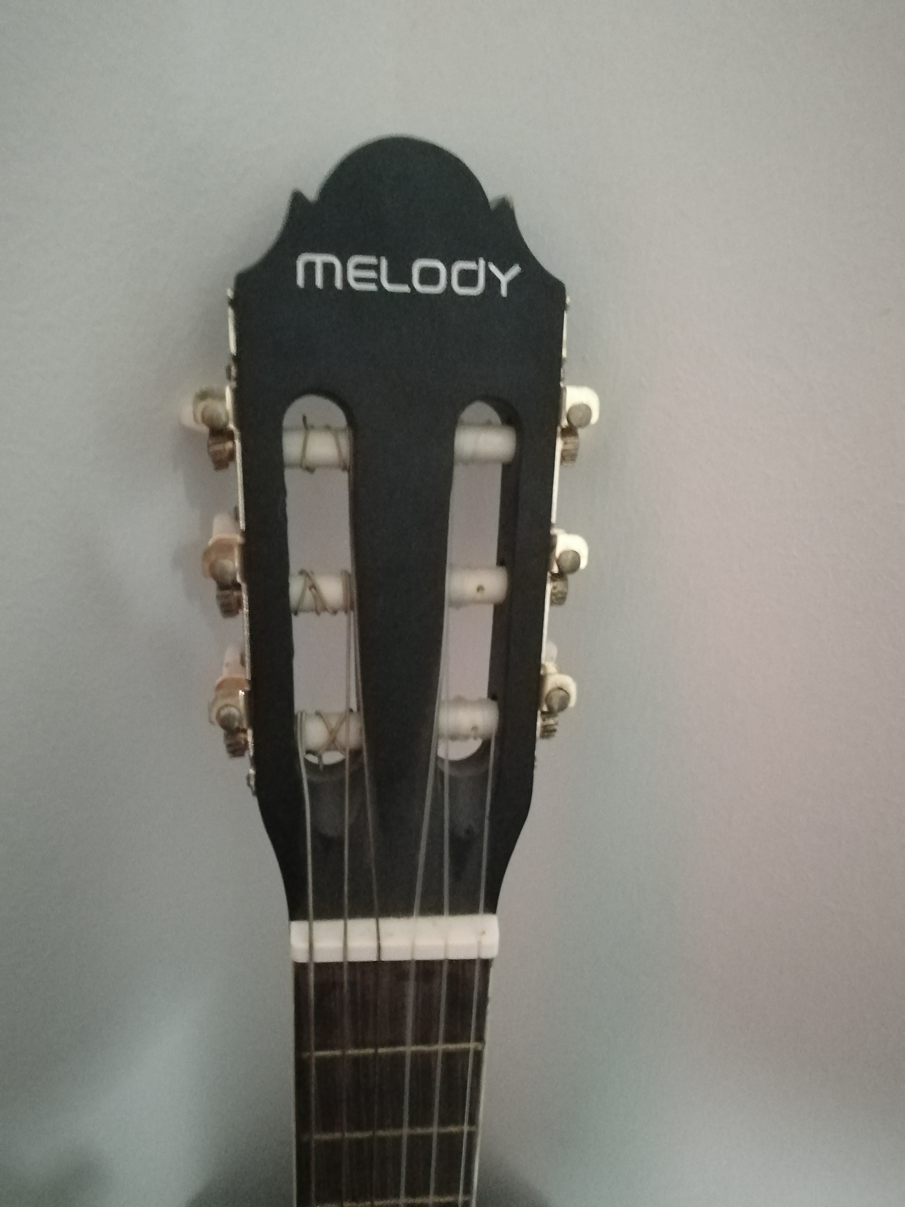 جيتار melody كلاسيك
لا تنسَ أنك شاهدت هذا الإعلان في عنكبوت
الجيتار للبيع لعدم التفرغ
الجيتار...