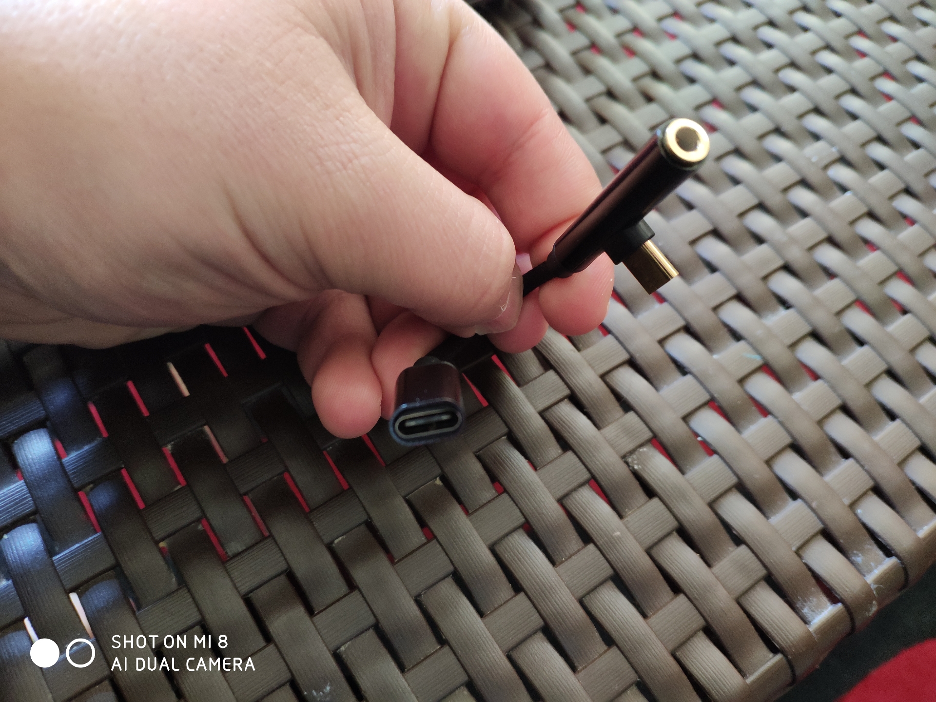 adapter type-c to 3.5 & type-c
لا تنسَ أنك شاهدت هذا الإعلان في عنكبوت
وصله لشبك الهاتف ب...