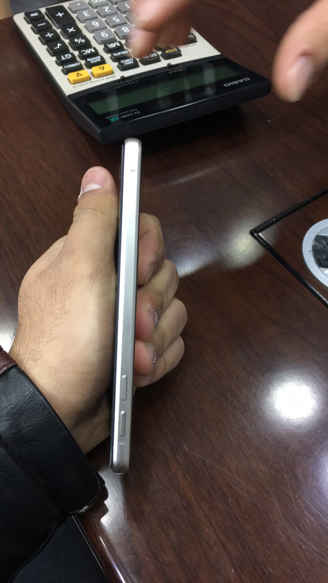 samsung. A3 2016                                            


	 				لا تنسَ أنك شاهدت هذا الإعلان في عنكبوت            
	 				
                                الجهاز وكااله جديد ولا خدش ما بتفرقو...
