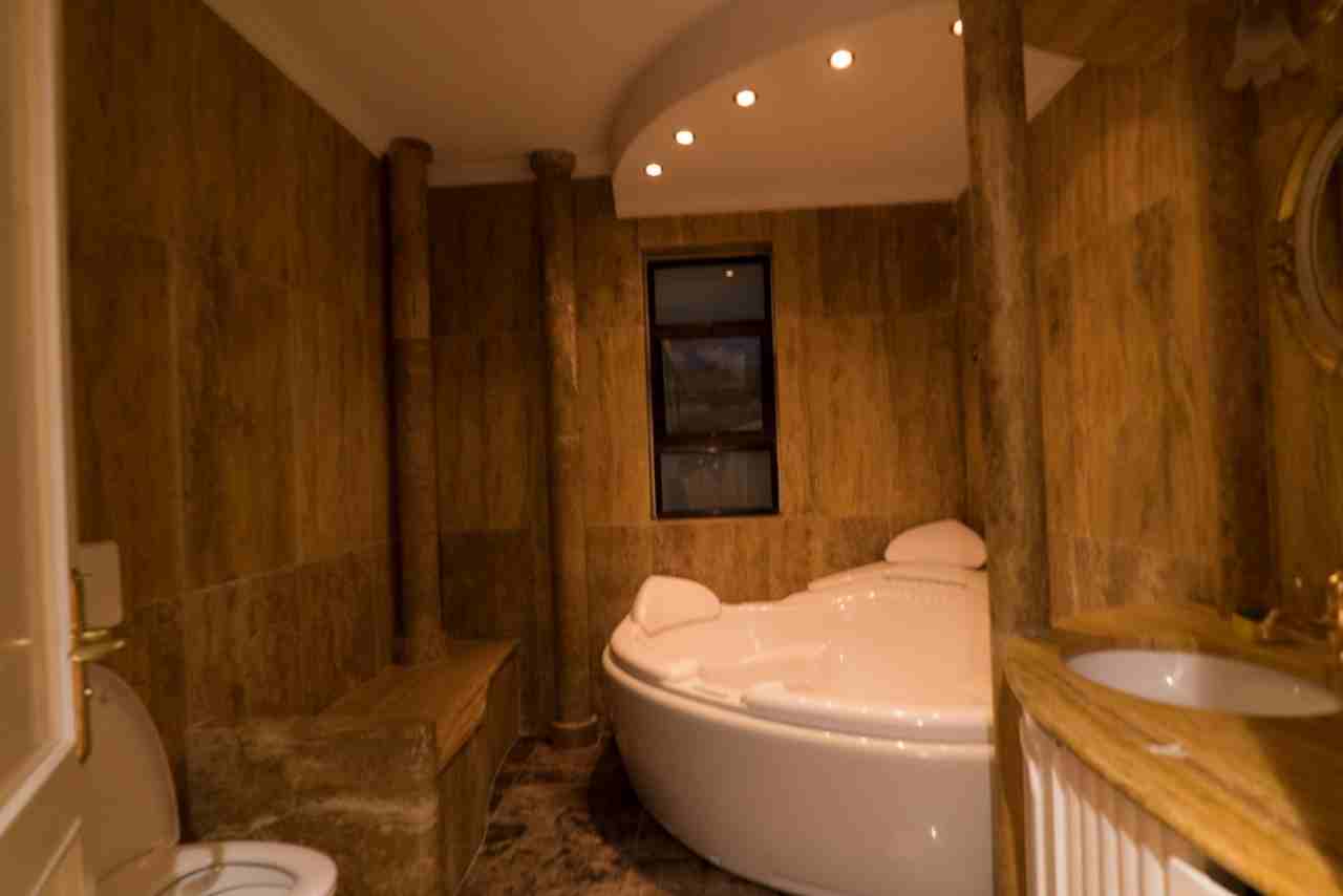 Luxury furnished villa for rent - daily, weekly and monthly - in Abdoun
لا تنسَ أنك شاهدت هذا الإعلان في عنكبوت...