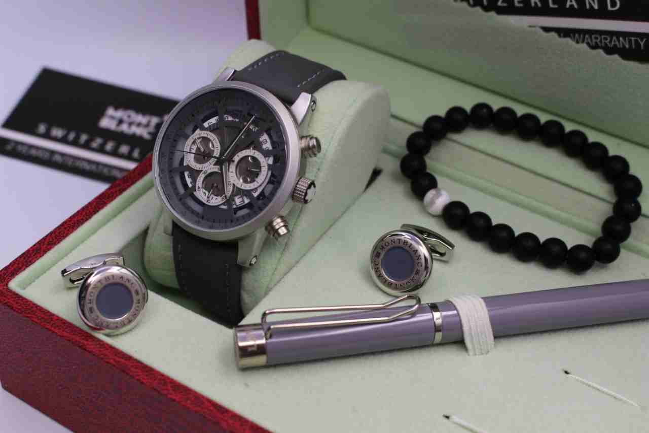 طقم مونت بلانك                                            


	 				لا تنسَ أنك شاهدت هذا الإعلان في عنكبوت            
	 				
                            *MONTBLANC* 
*اطقم مونت بلانك رجالي*
*مخمل...