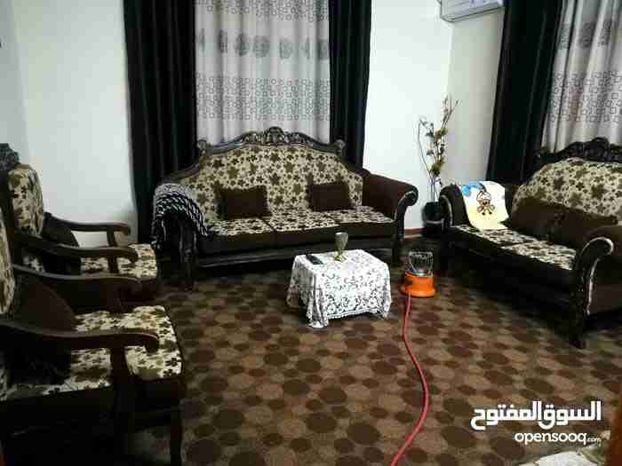 كنب بحالة الجديد                                            


	 				لا تنسَ أنك شاهدت هذا الإعلان في عنكبوت            
	 				
                                الكنب لا يوجد فيه خدوش وفراشه جديد ب...