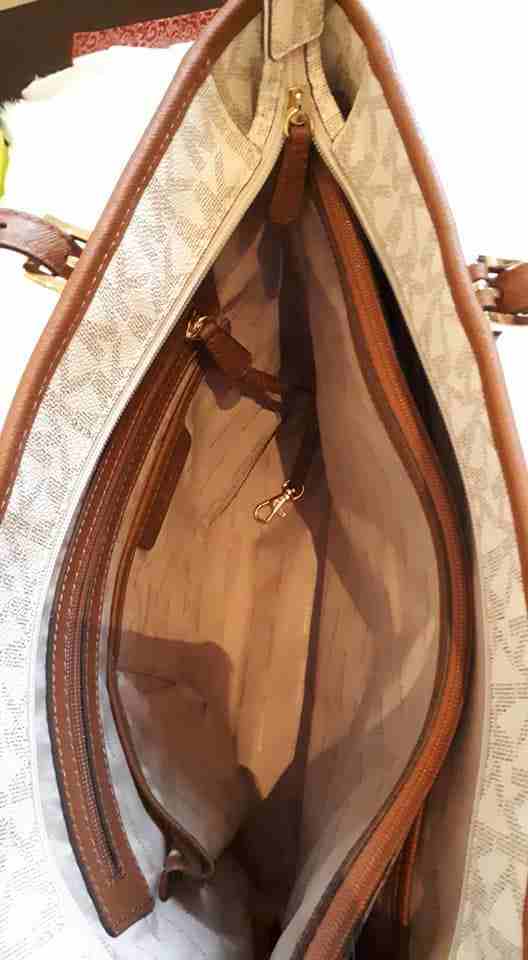 LIKE NEW MICHAEL KORS JET SET SNAP TOTE LARGE
لا تنسَ أنك شاهدت هذا الإعلان في عنكبوت
SR360(SALE)...